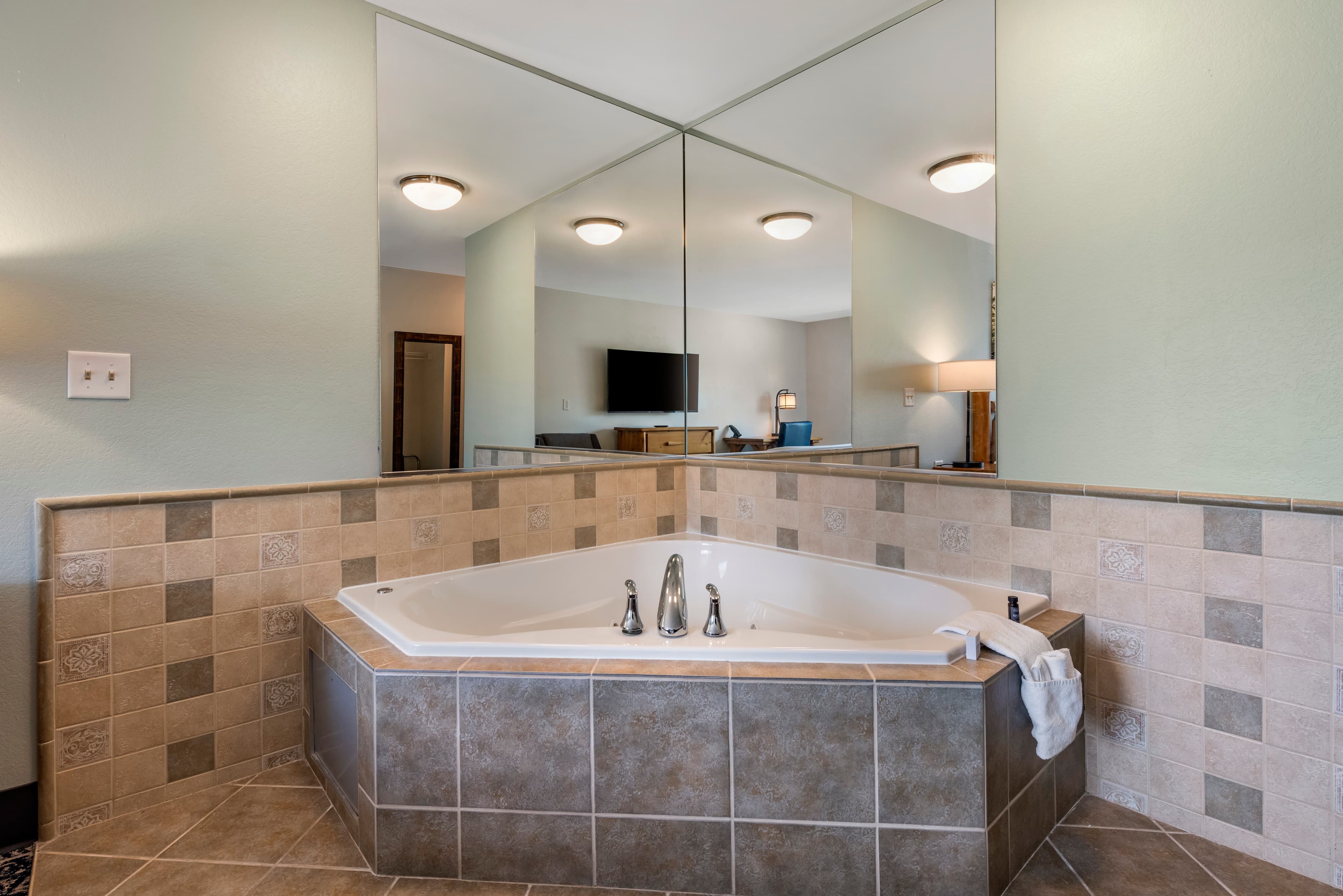 Three Bears Waterpark Resort Near Tomah, Ascend Collection Hotel — 7