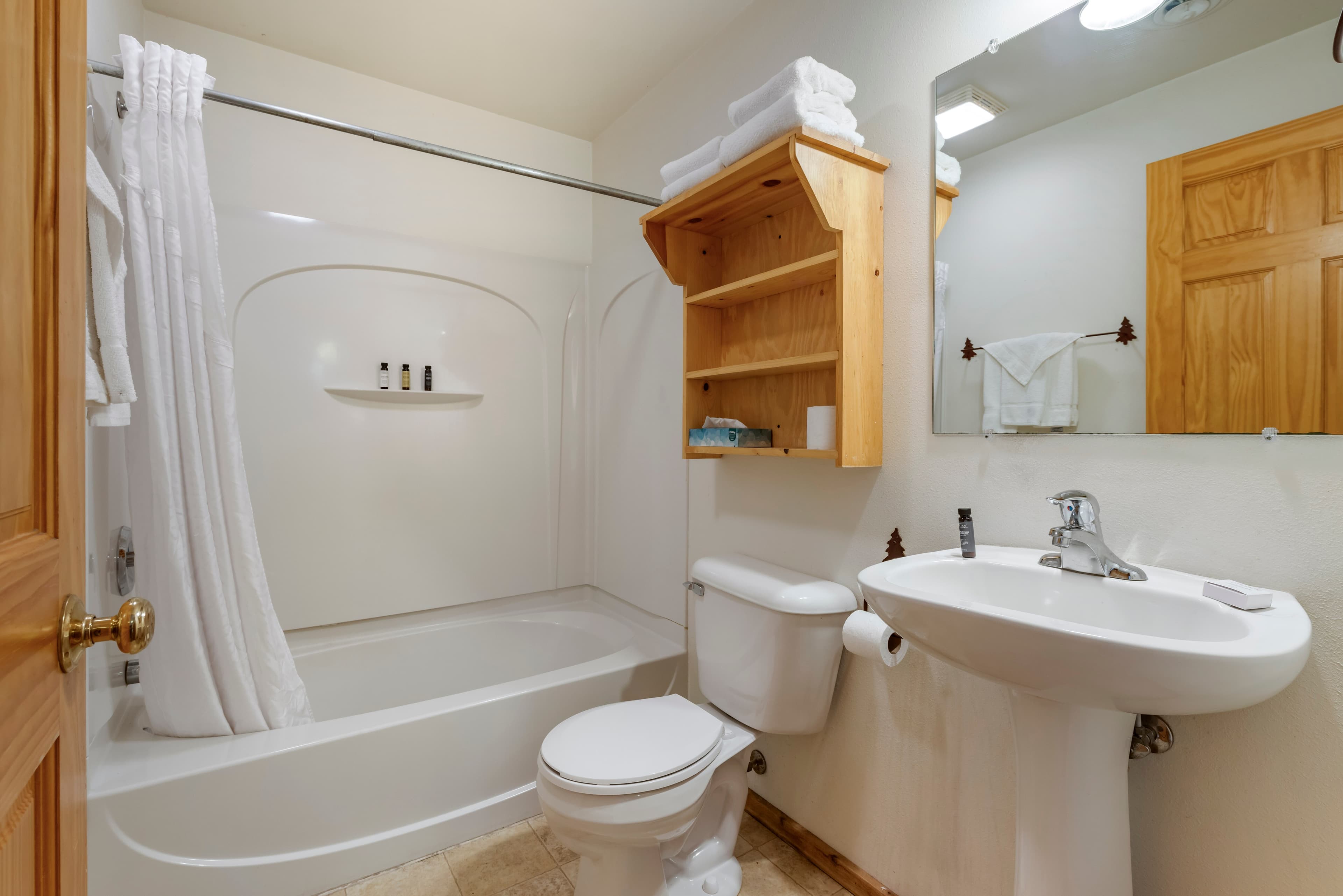 Three Bears Waterpark Resort Near Tomah, Ascend Collection Hotel — 51