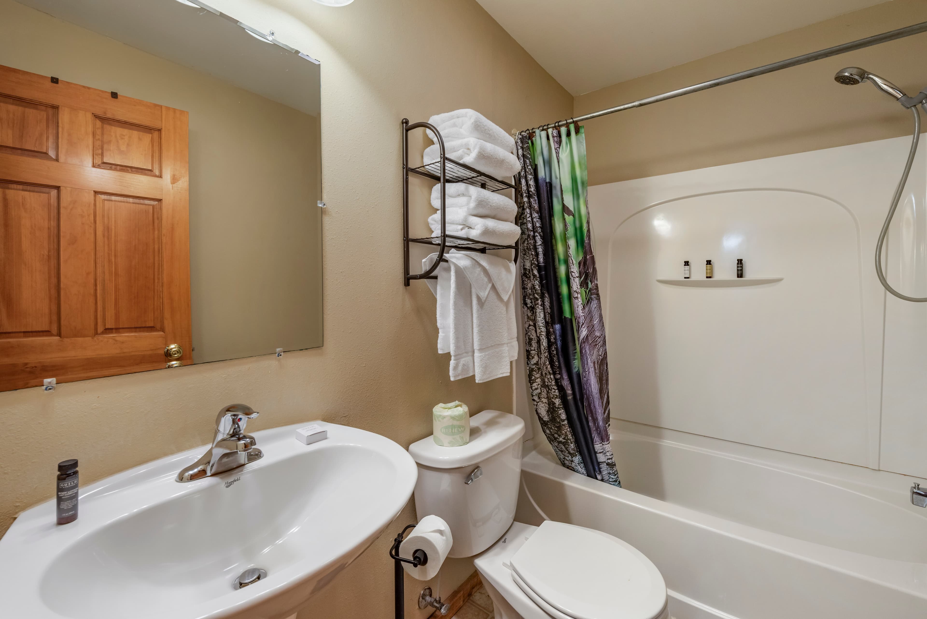 Three Bears Waterpark Resort Near Tomah, Ascend Collection Hotel — 52