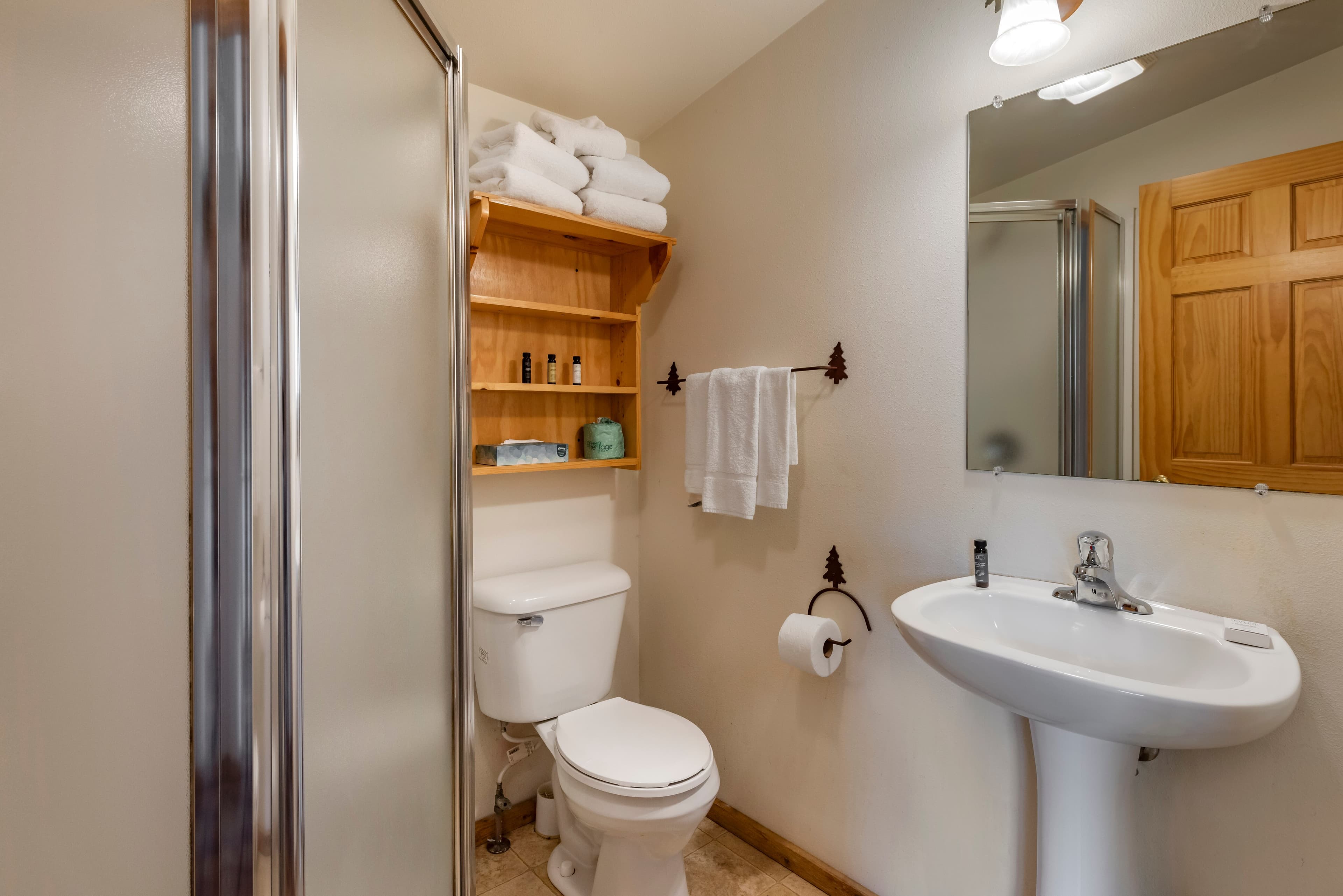 Three Bears Waterpark Resort Near Tomah, Ascend Collection Hotel — 53