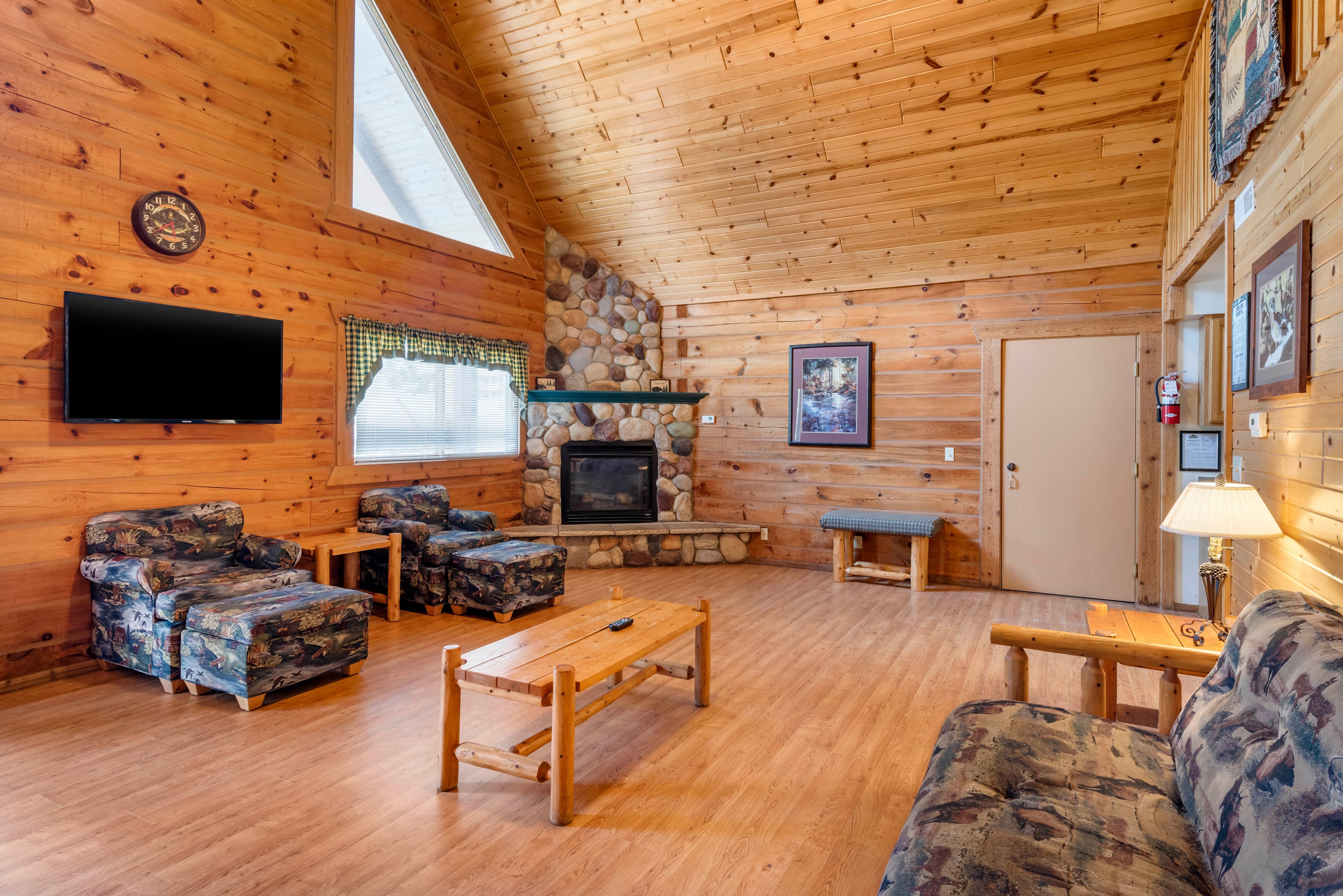 Three Bears Waterpark Resort Near Tomah, Ascend Collection Hotel — 55