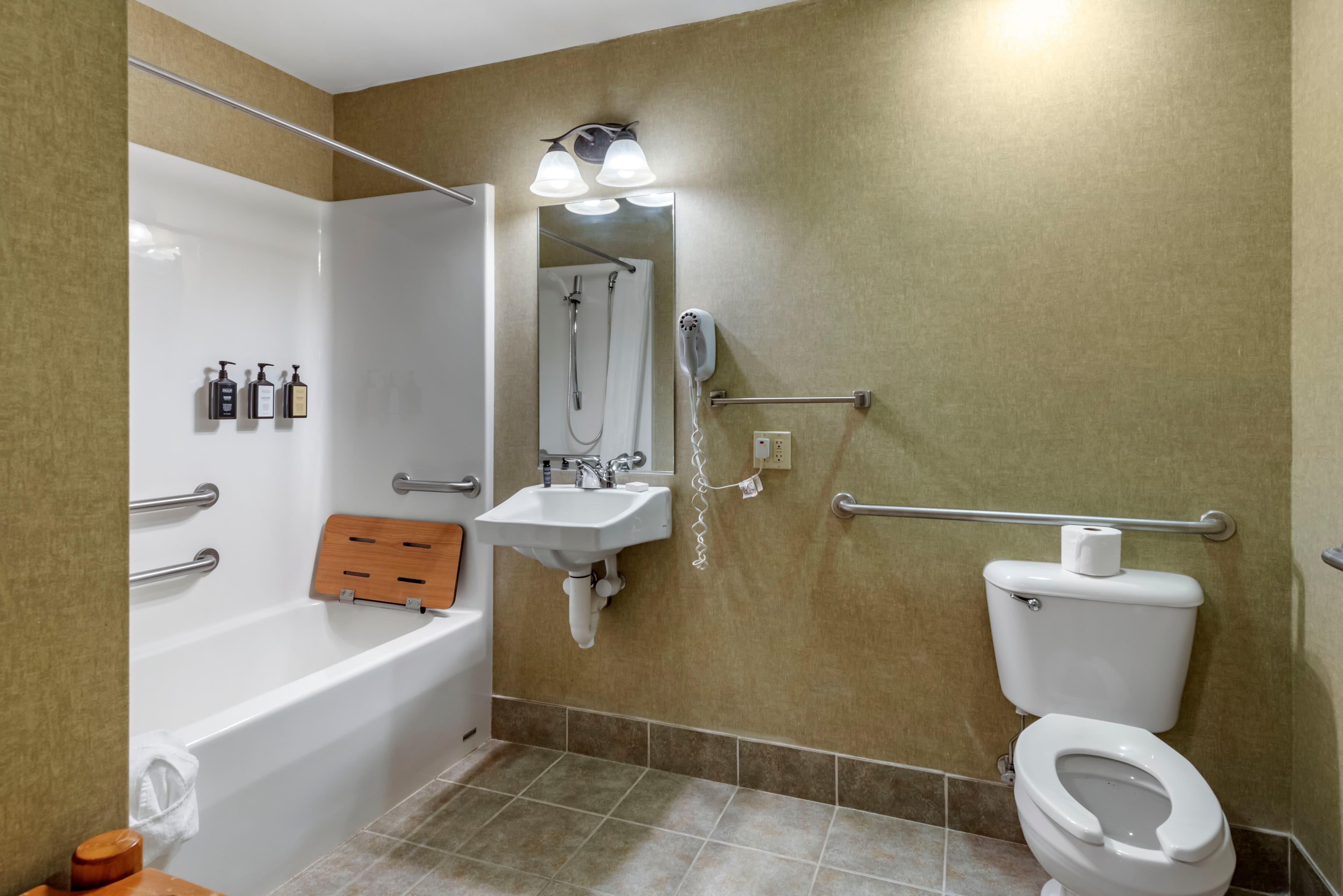 Three Bears Waterpark Resort Near Tomah, Ascend Collection Hotel — 15
