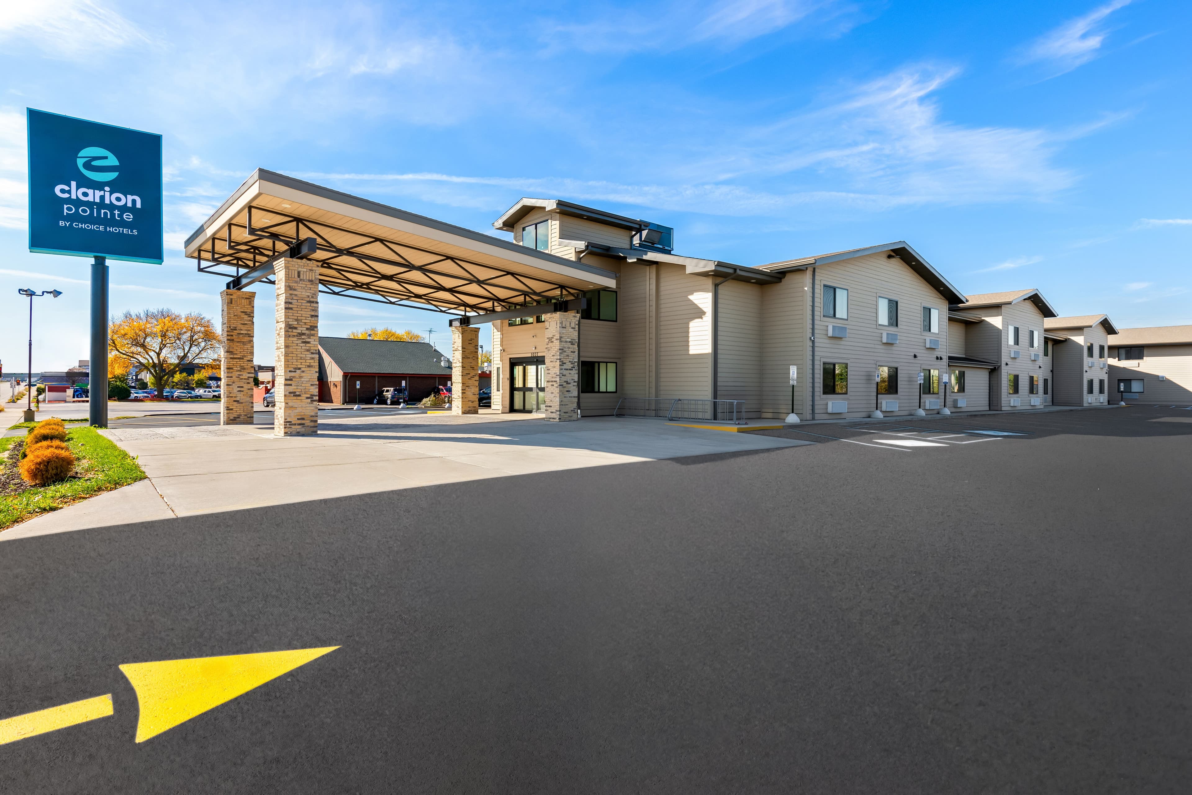 Clarion Pointe Milwaukee Airport - Image 1