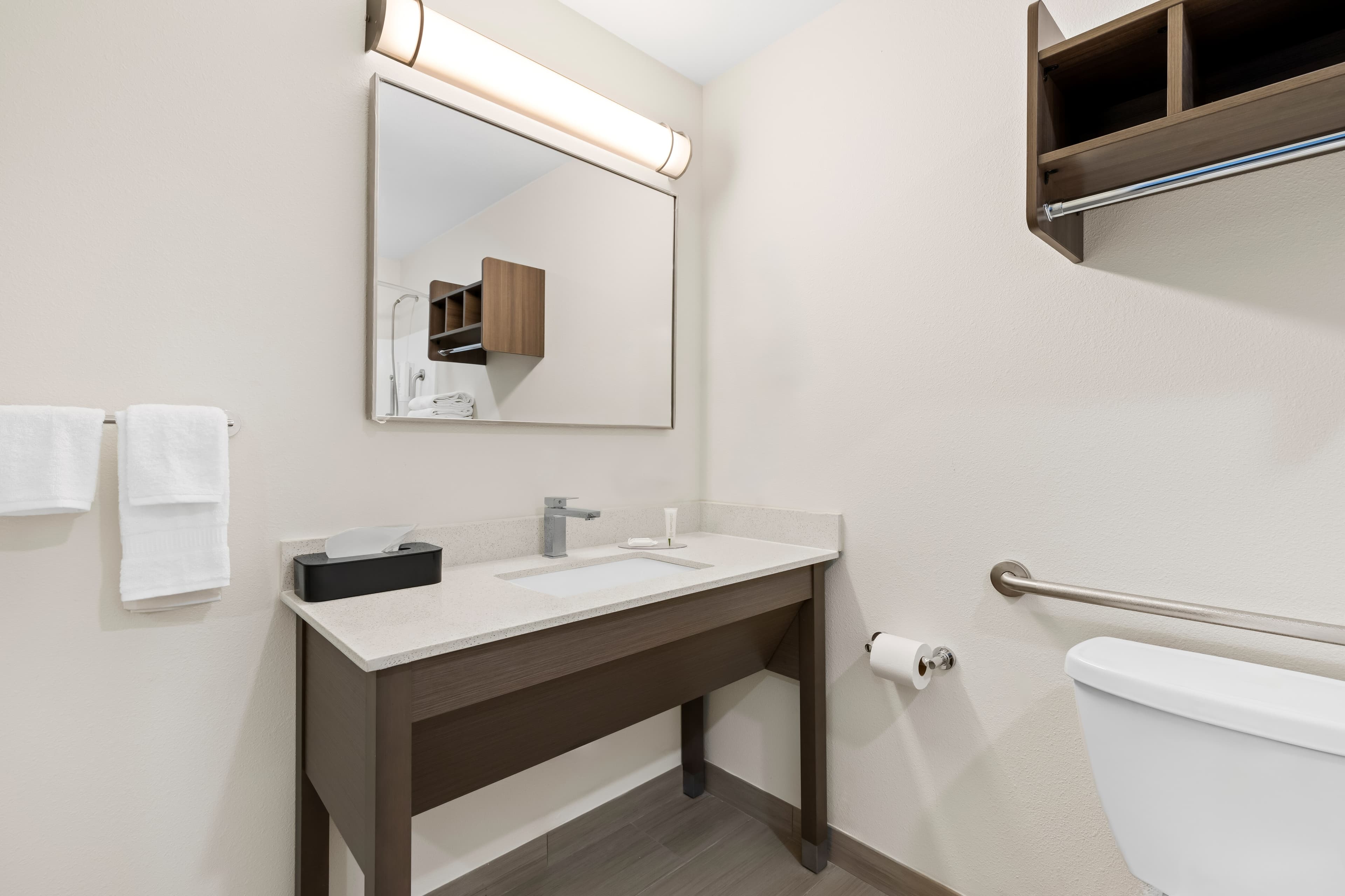 Clarion Pointe Milwaukee Airport — 16