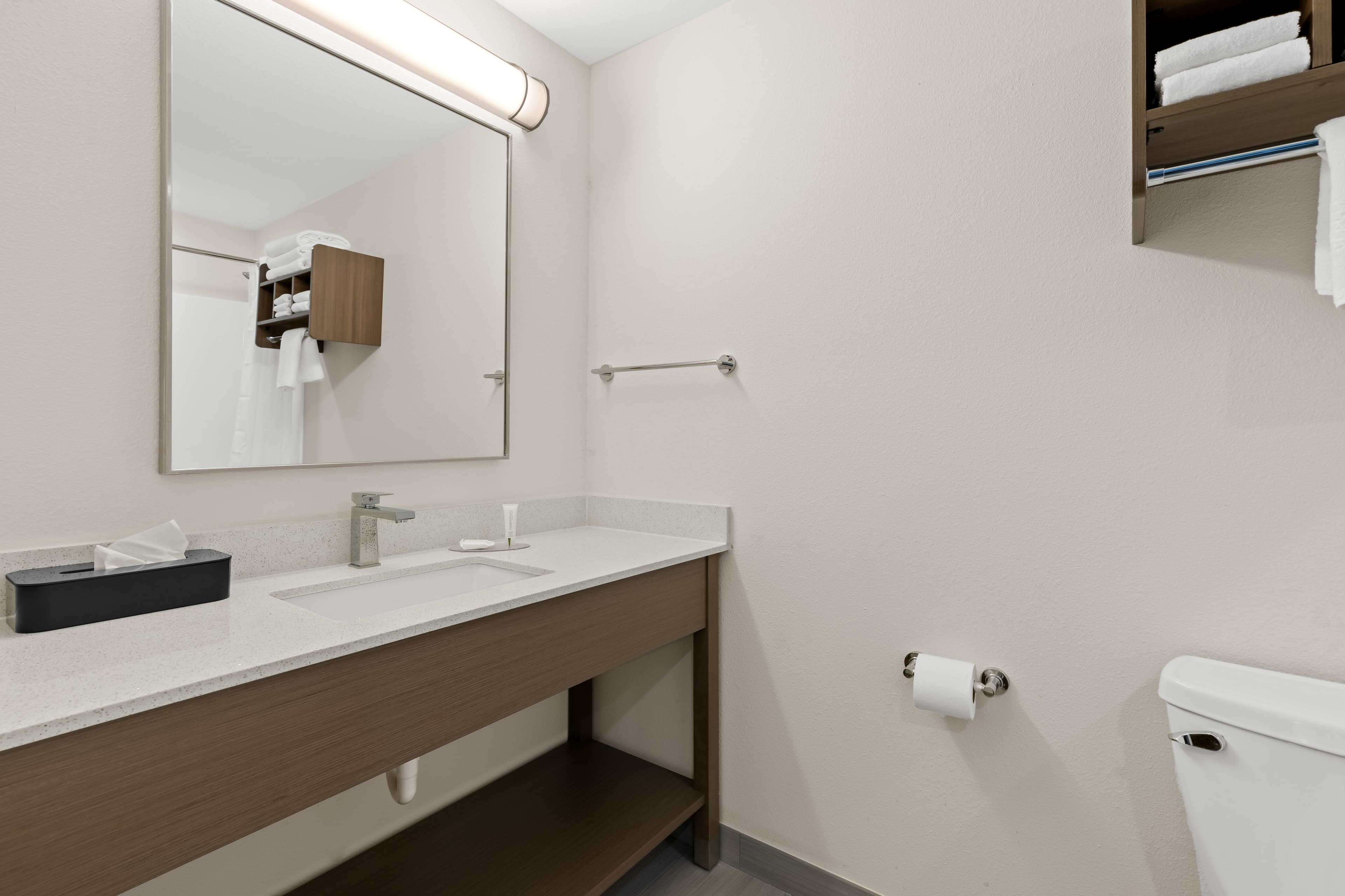Clarion Pointe Milwaukee Airport — 25