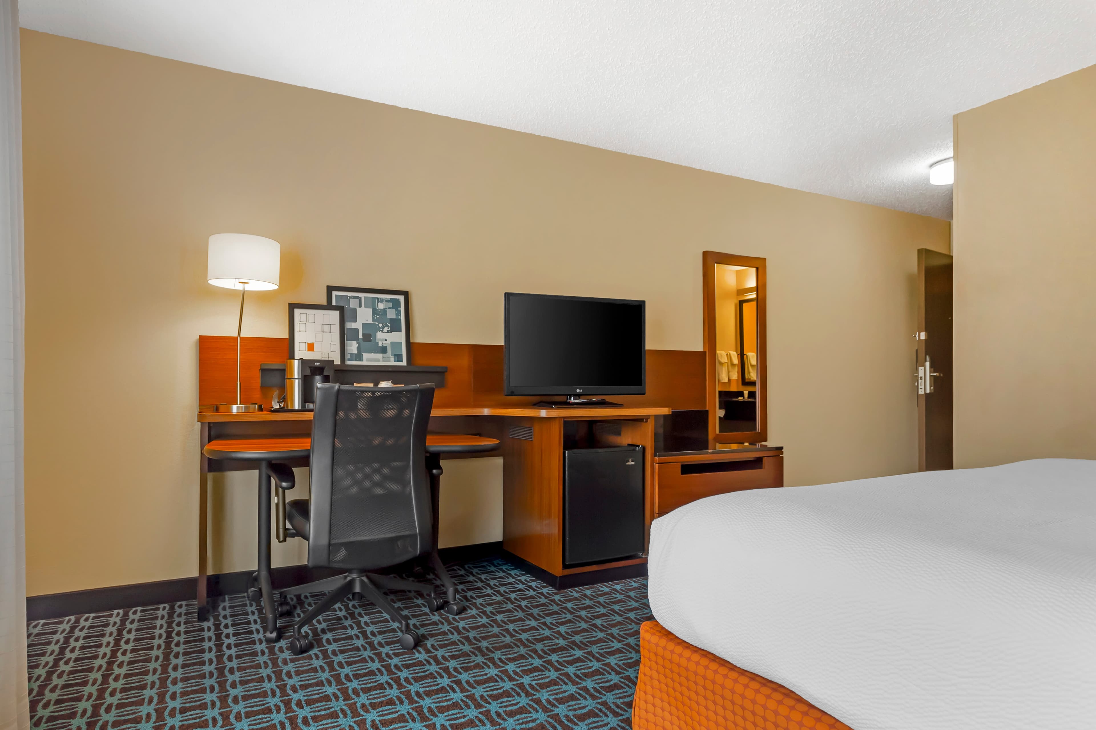 Comfort Inn & Suites Green Bay Stadium Area - Image 3