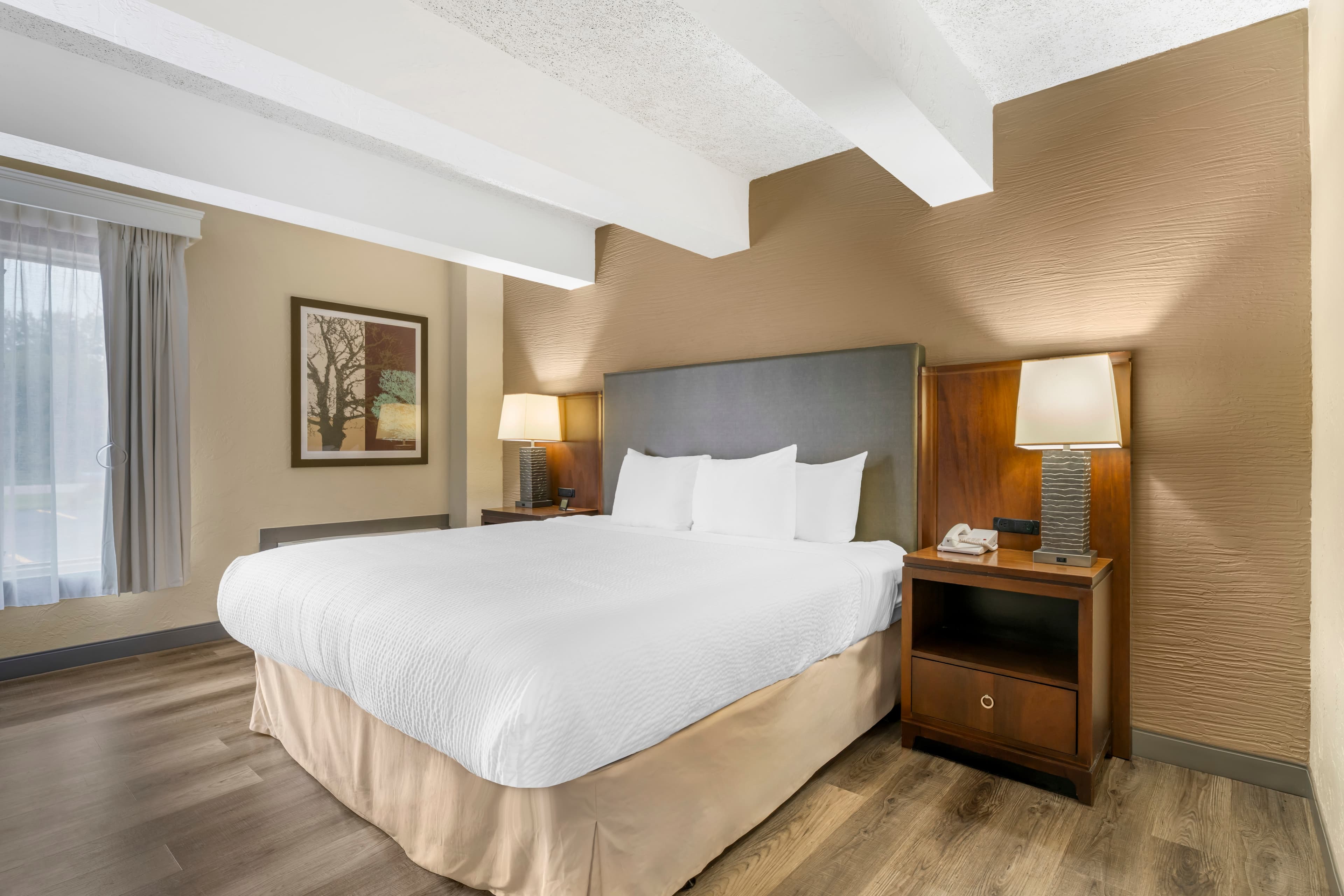 Fairway Inn and Suites — 10