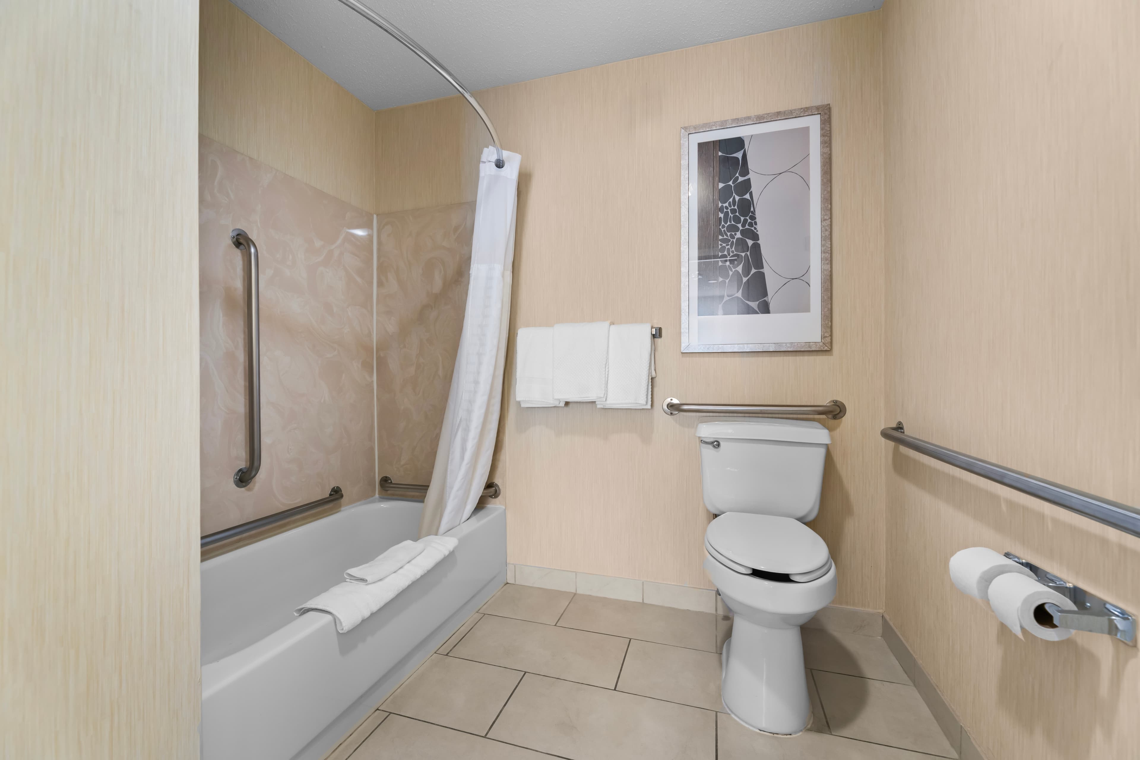 MainStay Suites Appleton Airport - Fox River Mall Area — 9