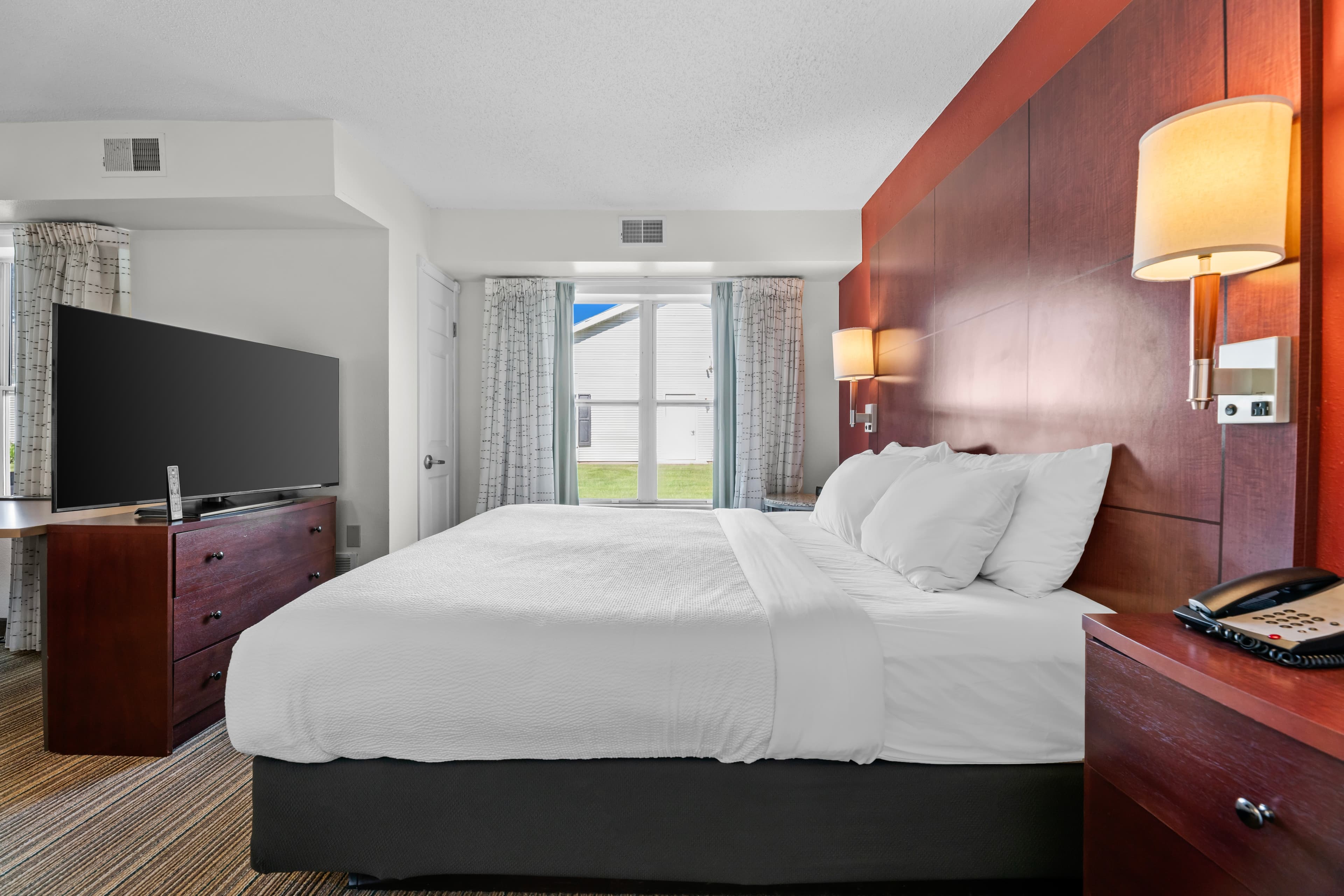 MainStay Suites Appleton Airport - Fox River Mall Area — 10