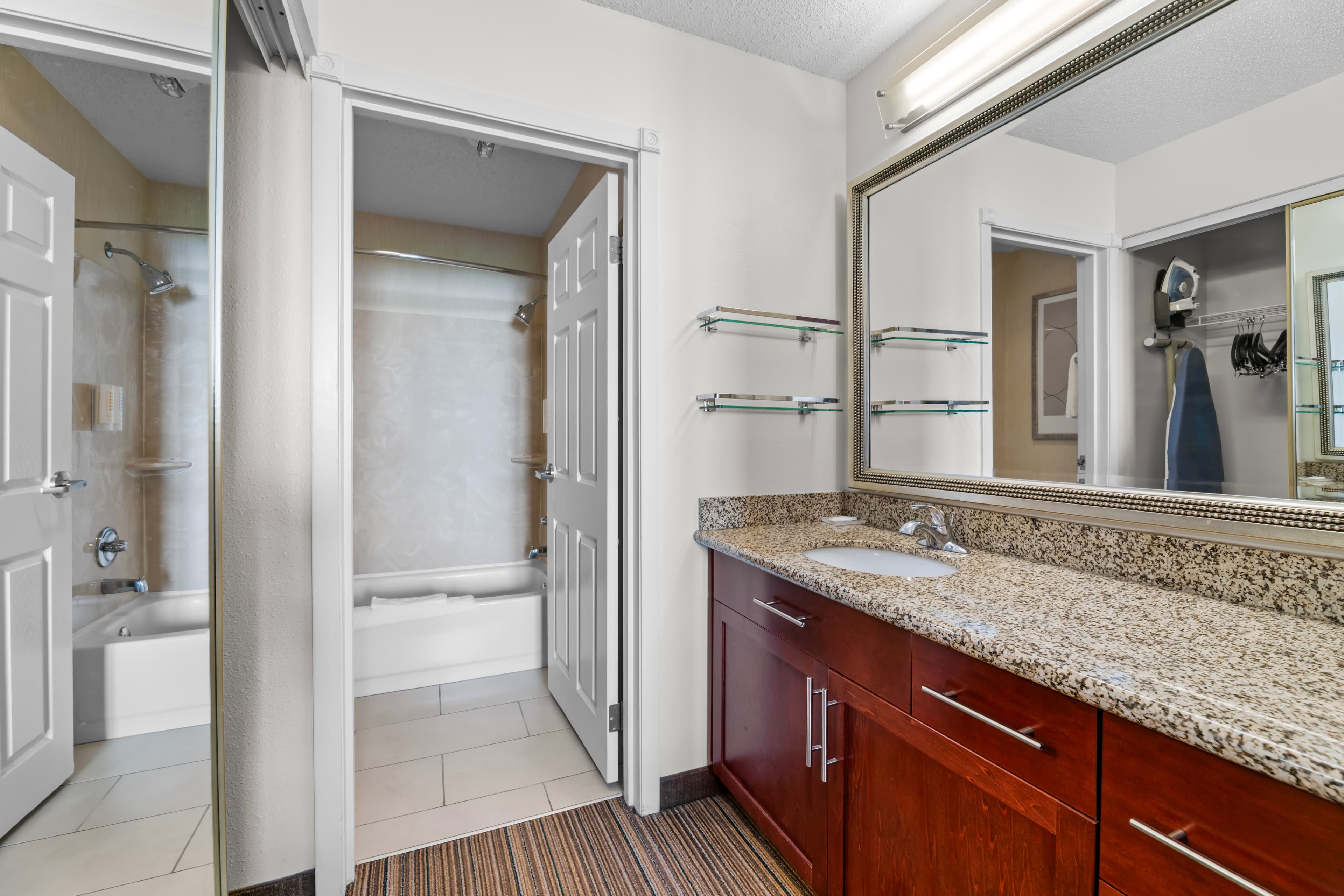 MainStay Suites Appleton Airport - Fox River Mall Area — 13