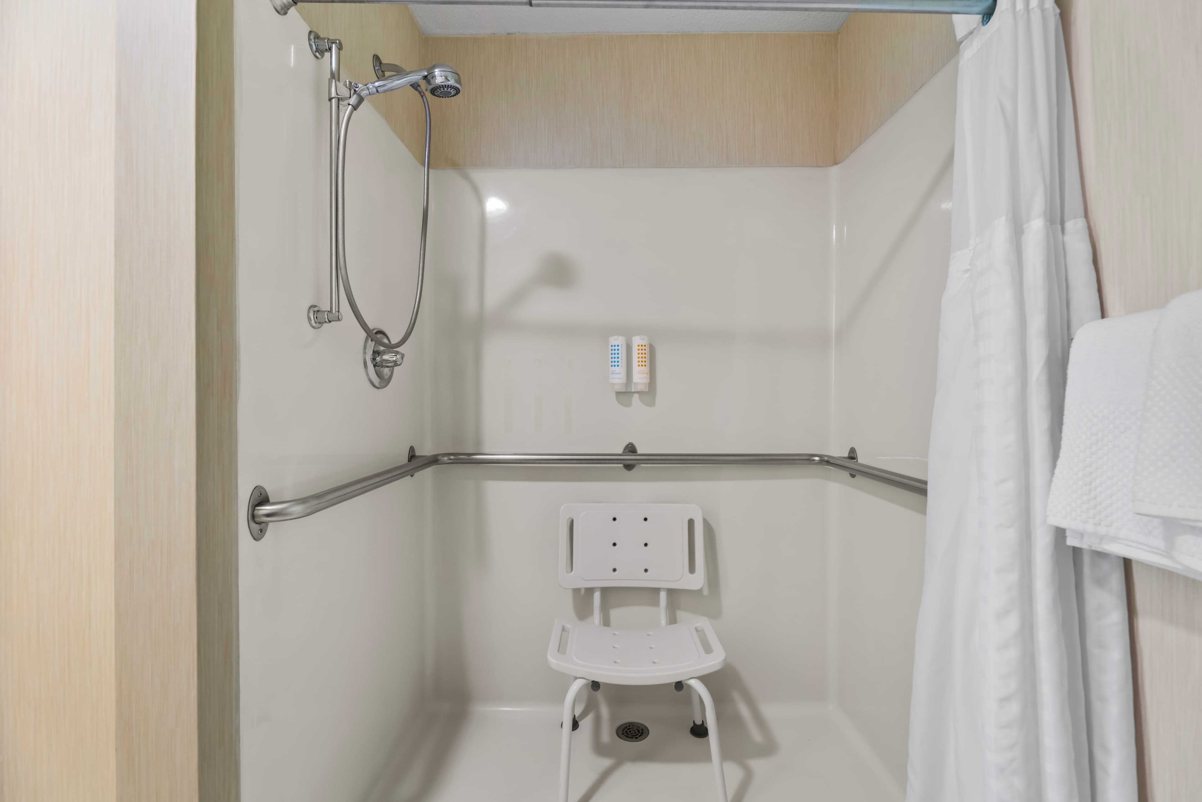 MainStay Suites Appleton Airport - Fox River Mall Area — 18