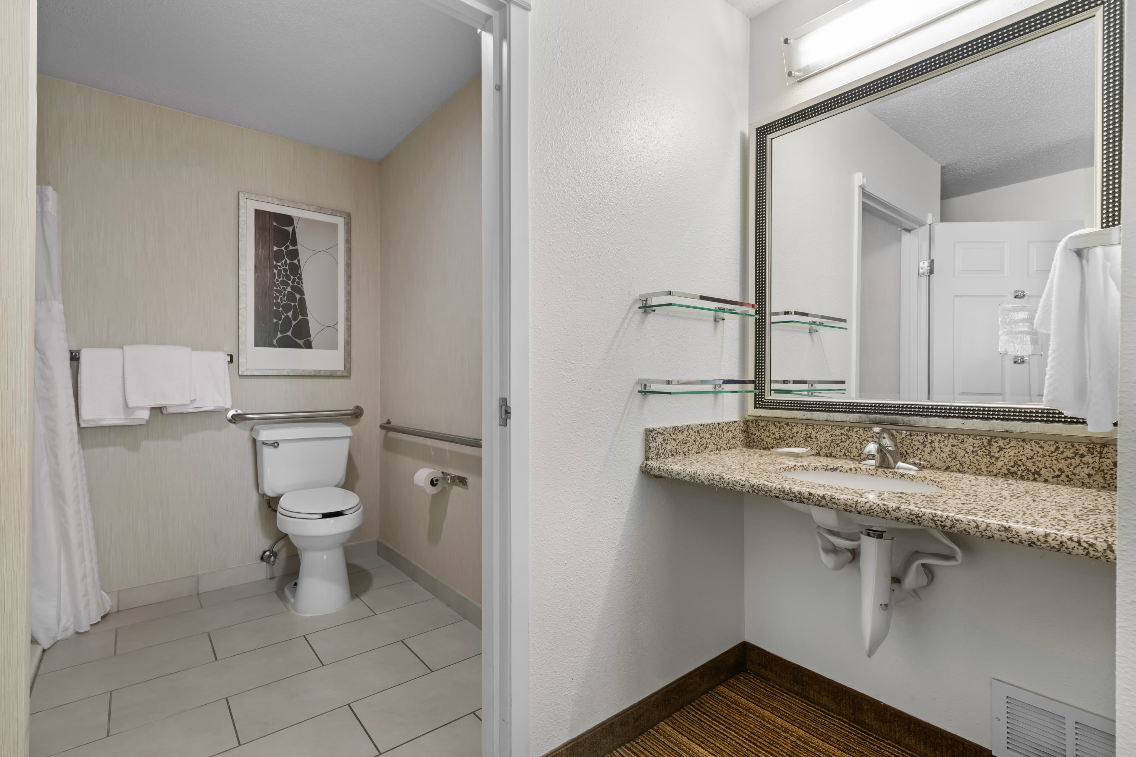 MainStay Suites Appleton Airport - Fox River Mall Area — 19