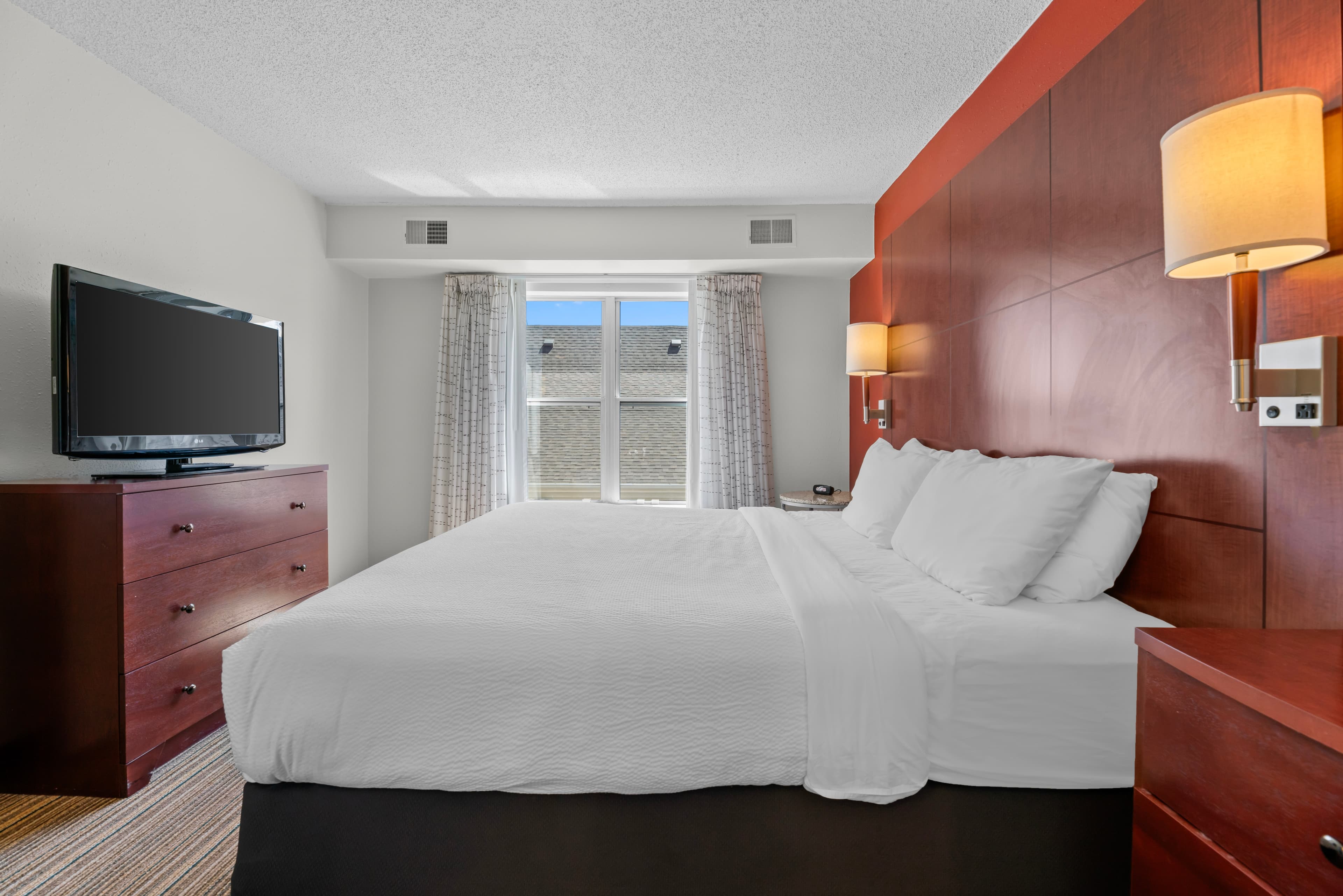 MainStay Suites Appleton Airport - Fox River Mall Area — 21