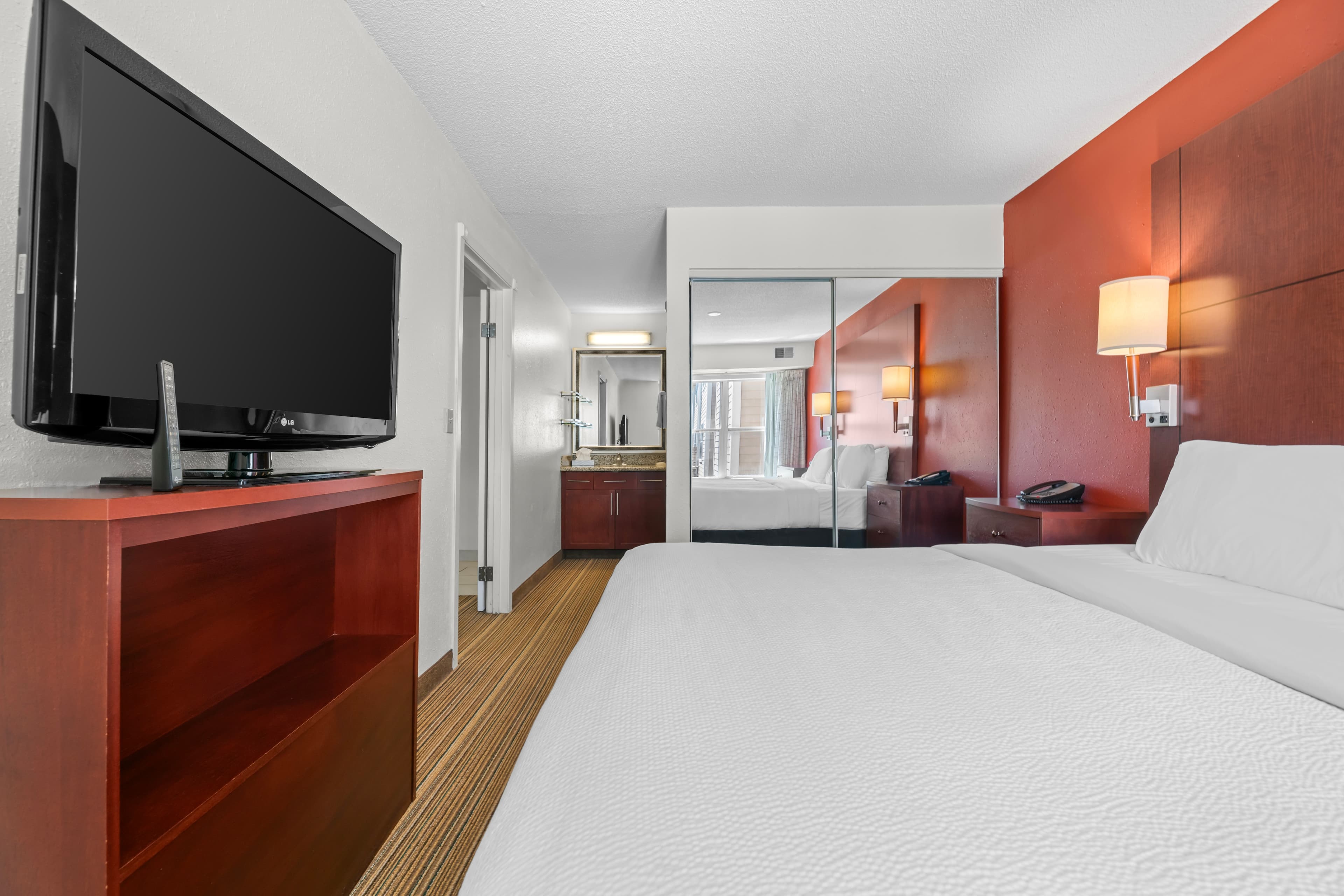 MainStay Suites Appleton Airport - Fox River Mall Area — 23