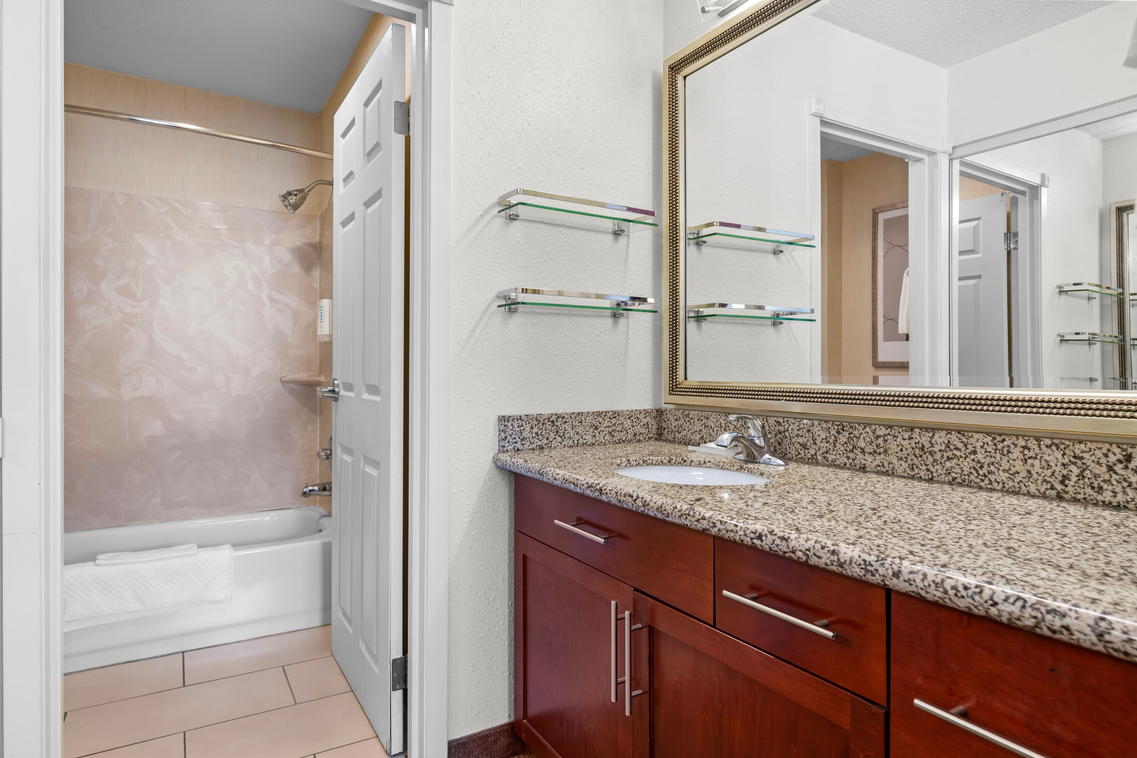 MainStay Suites Appleton Airport - Fox River Mall Area — 24
