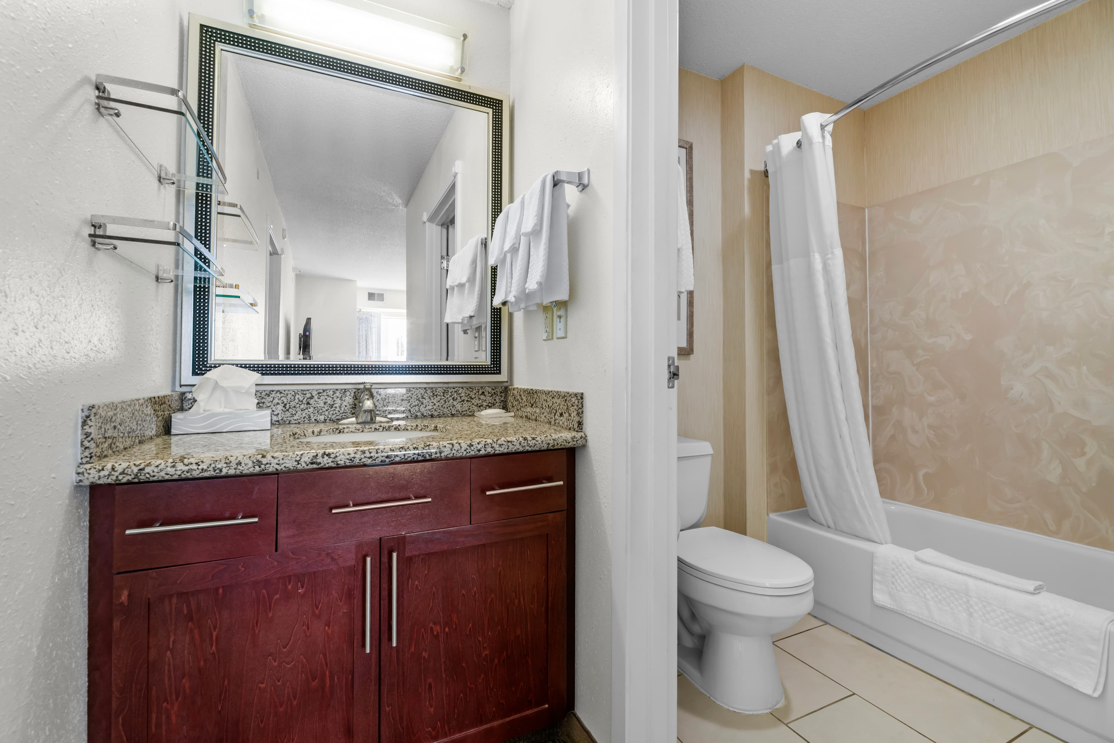 MainStay Suites Appleton Airport - Fox River Mall Area — 25