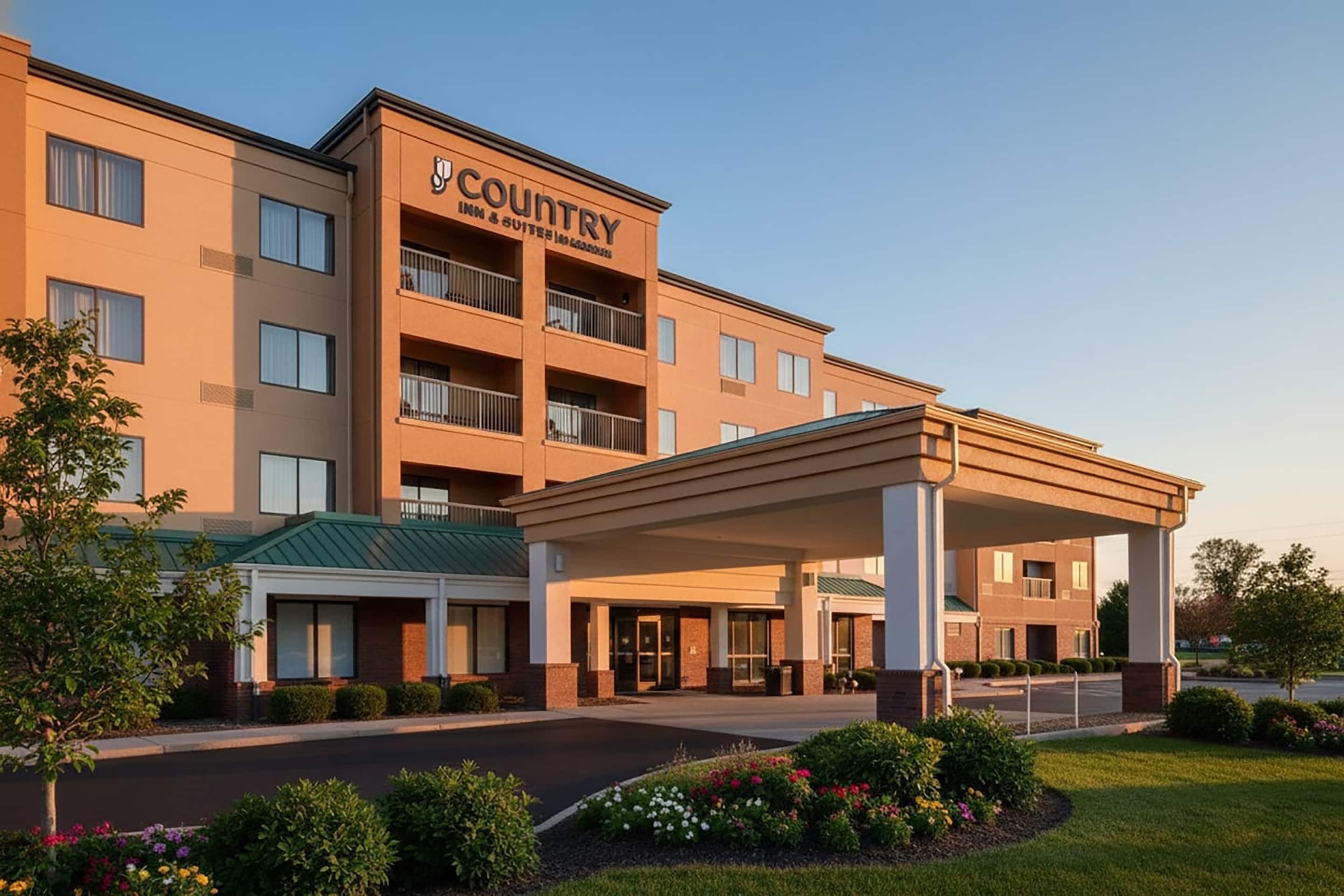 Country Inn & Suites by Radisson, Brown Deer - Milwaukee North - Image 1