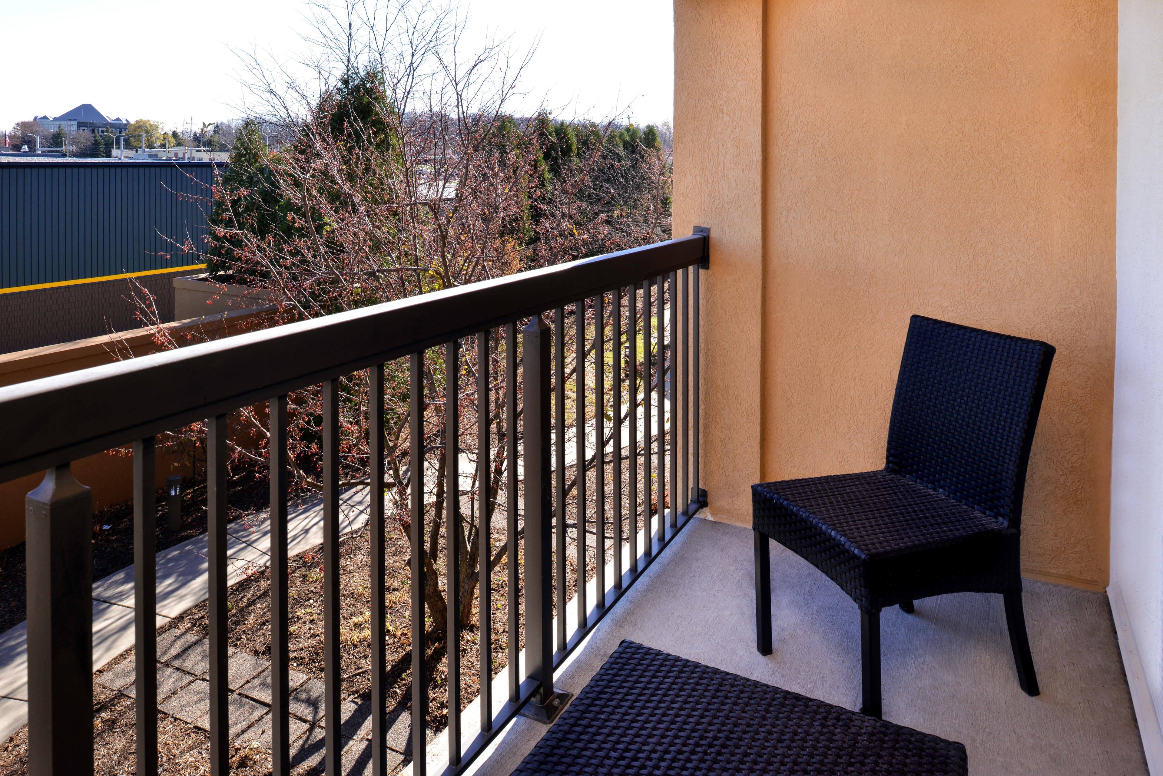 Country Inn & Suites by Radisson, Brown Deer - Milwaukee North - Image 3