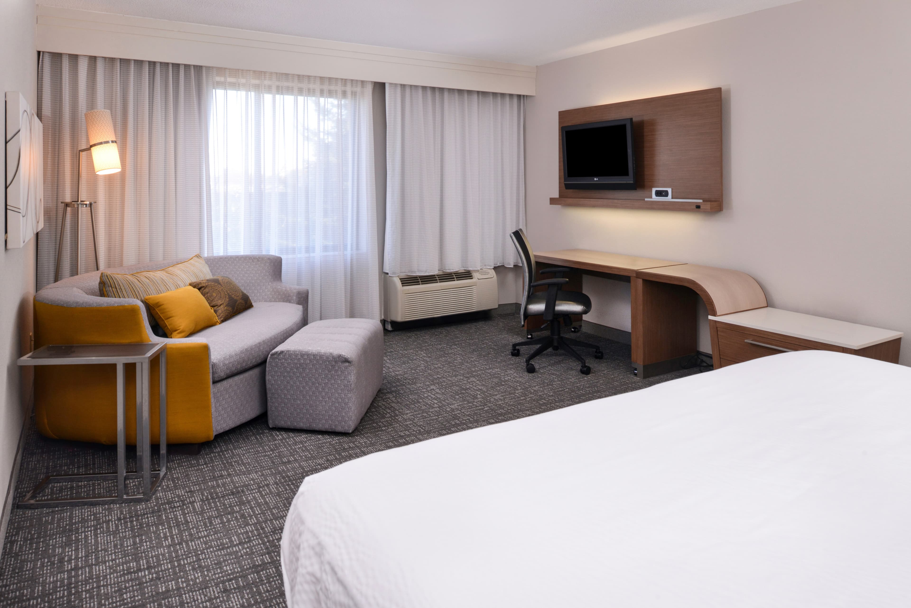 Country Inn & Suites by Radisson, Brown Deer - Milwaukee North — 18