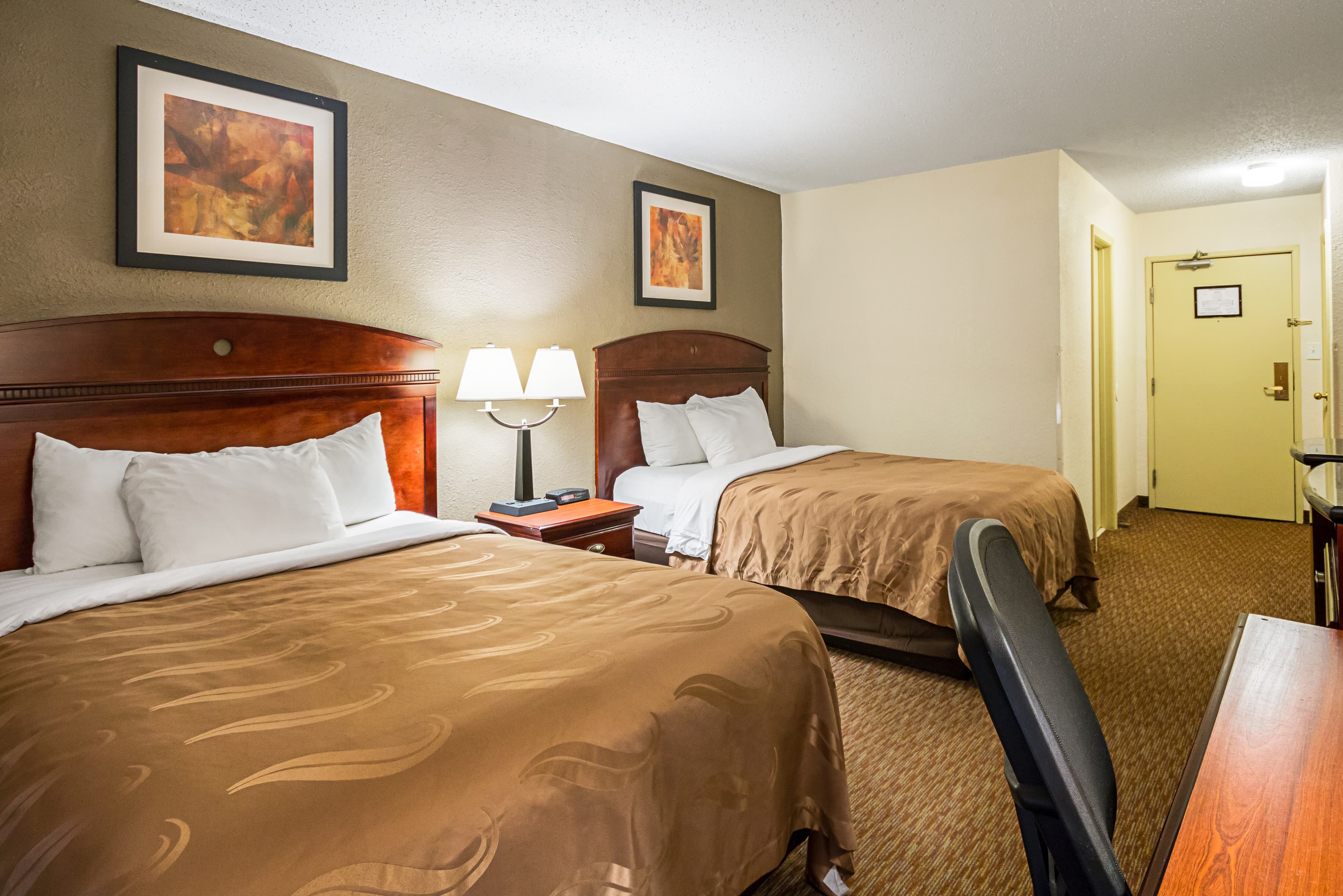 Quality Inn Fairmont - Image 4