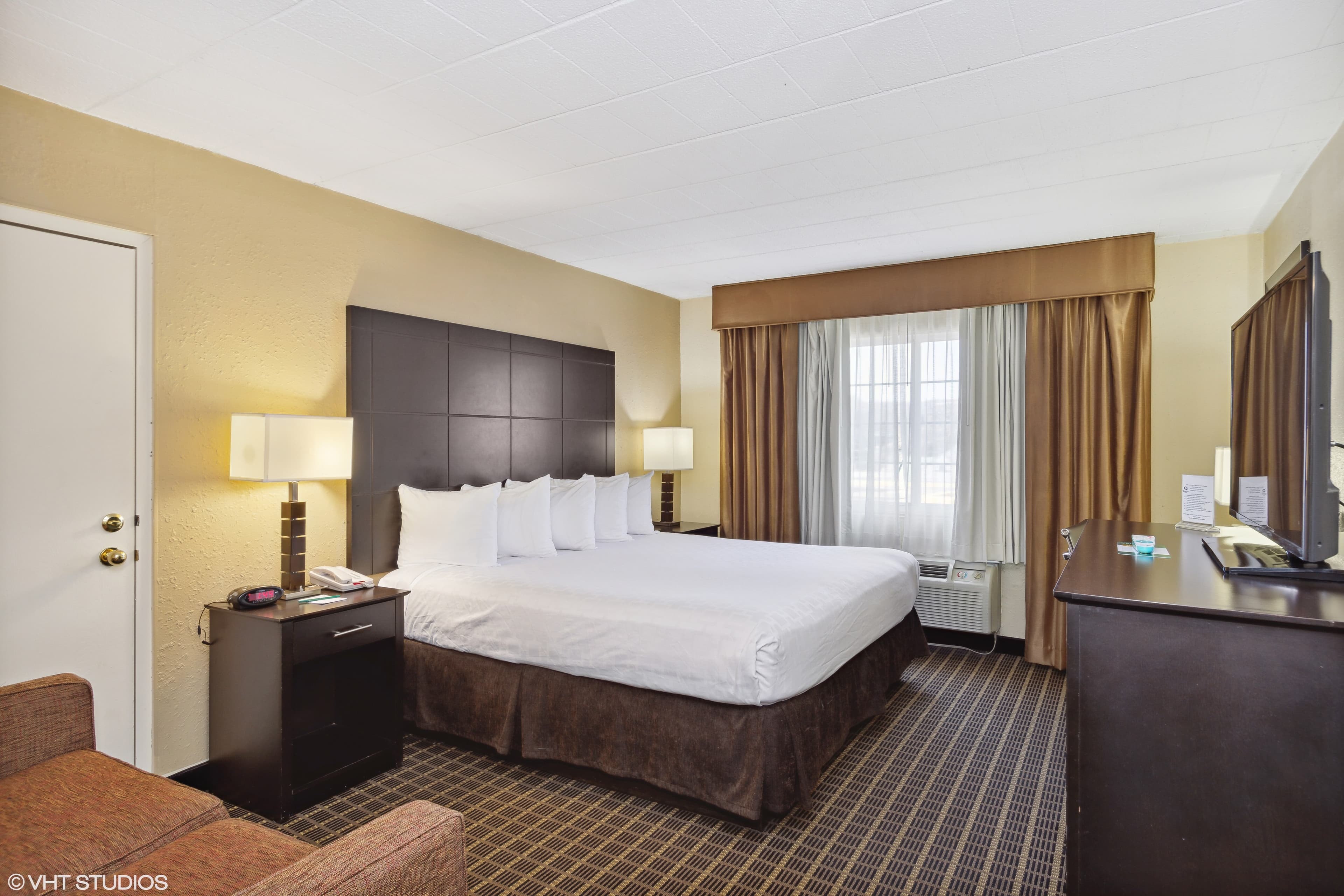 Quality Inn & Suites Morgantown - University Area - Image 1