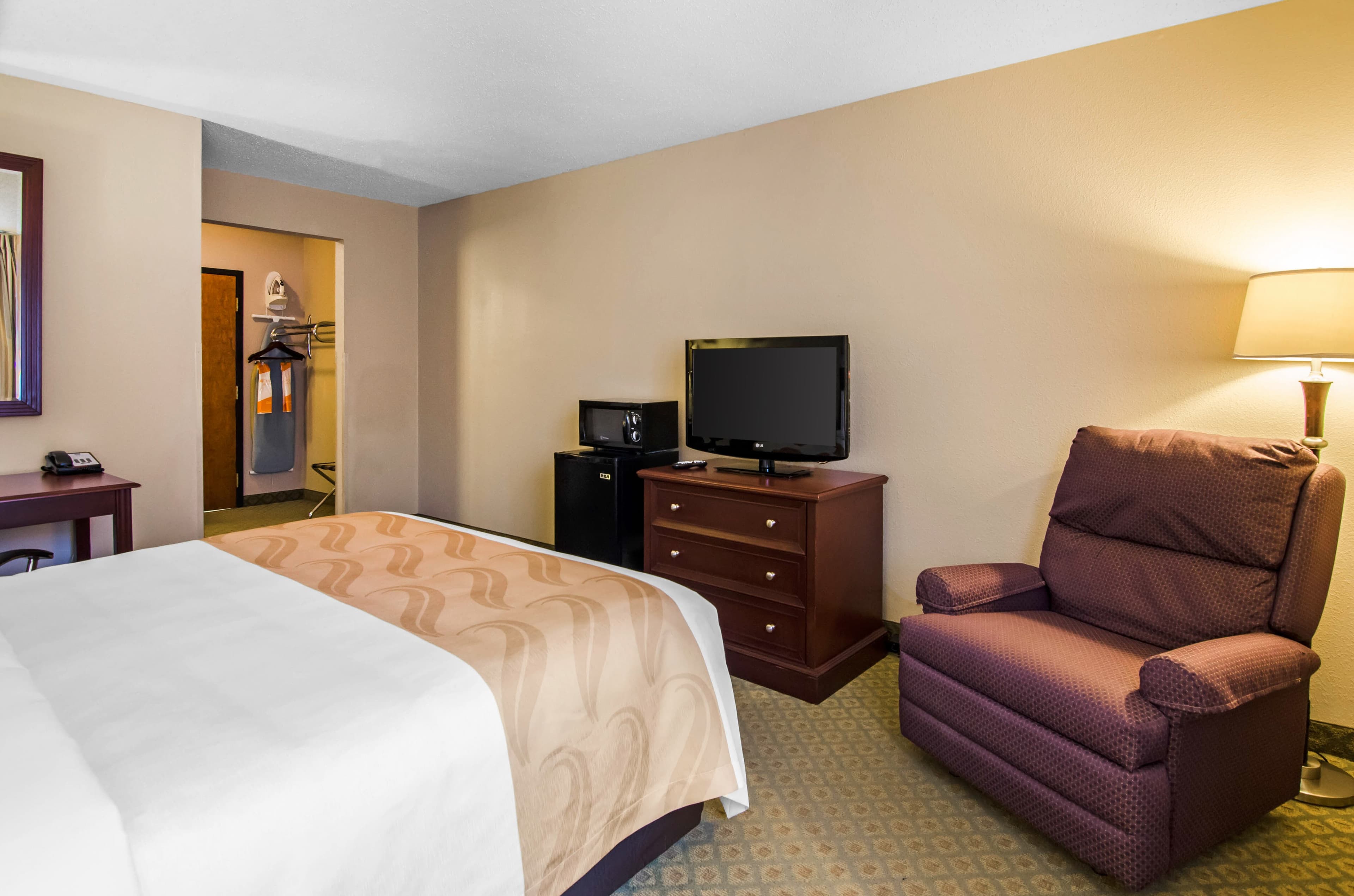 Quality Inn Summersville - New River Area - Image 4