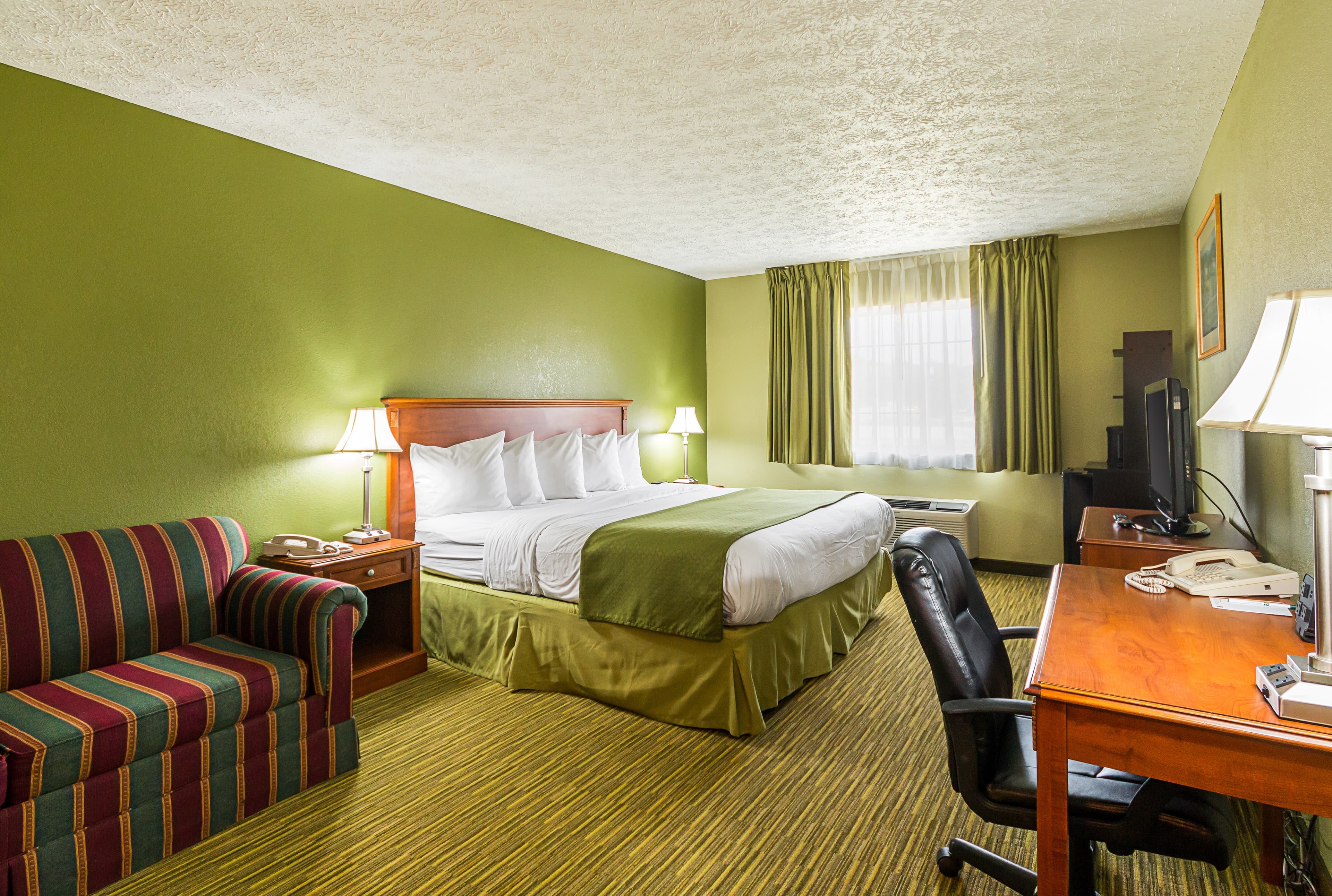 Quality Inn Weston — 14