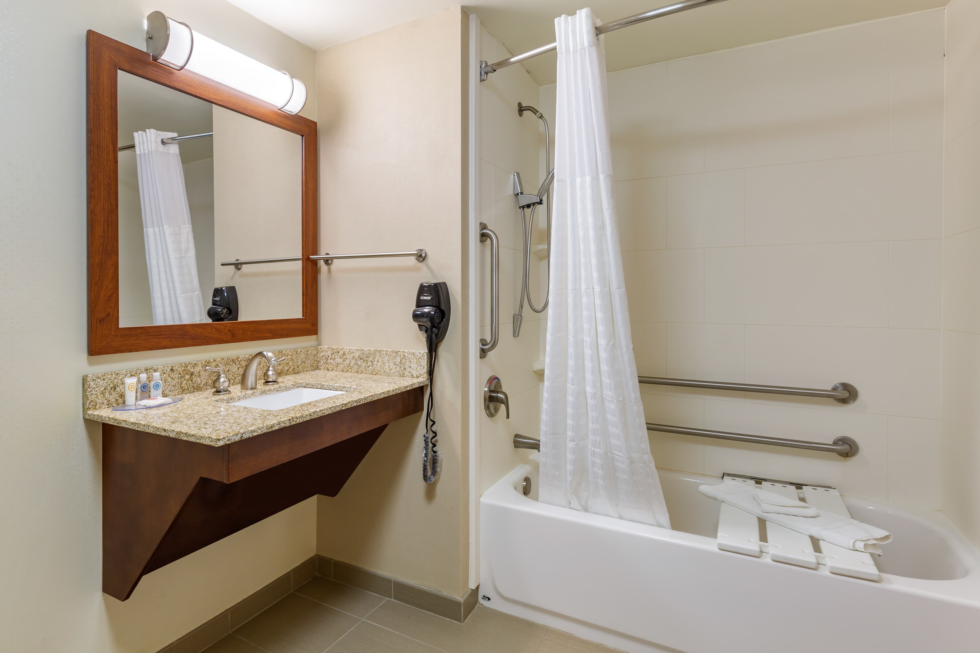 Comfort Inn Aikens Center - Image 5