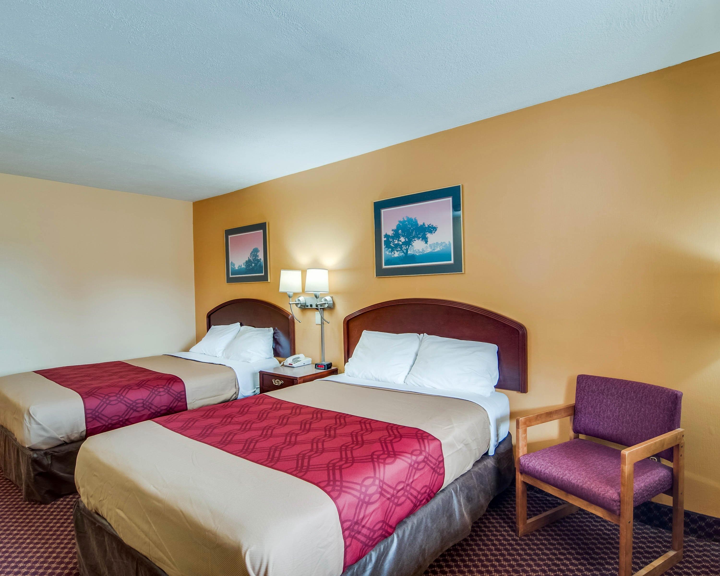 Econo Lodge Near Bluefield College - Image 3
