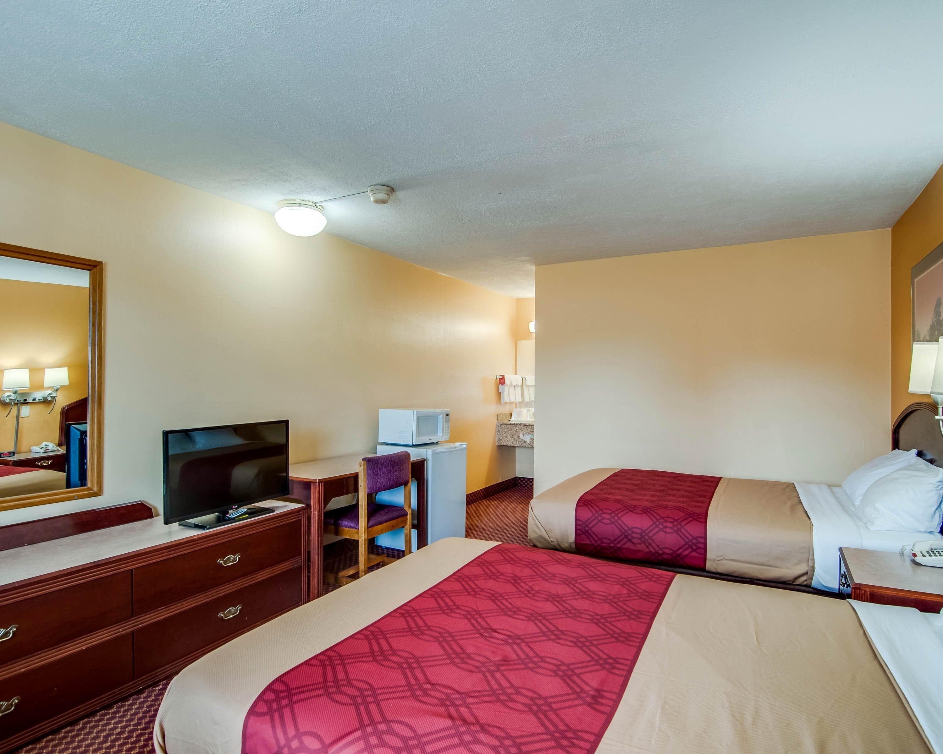 Econo Lodge Near Bluefield College - Image 4
