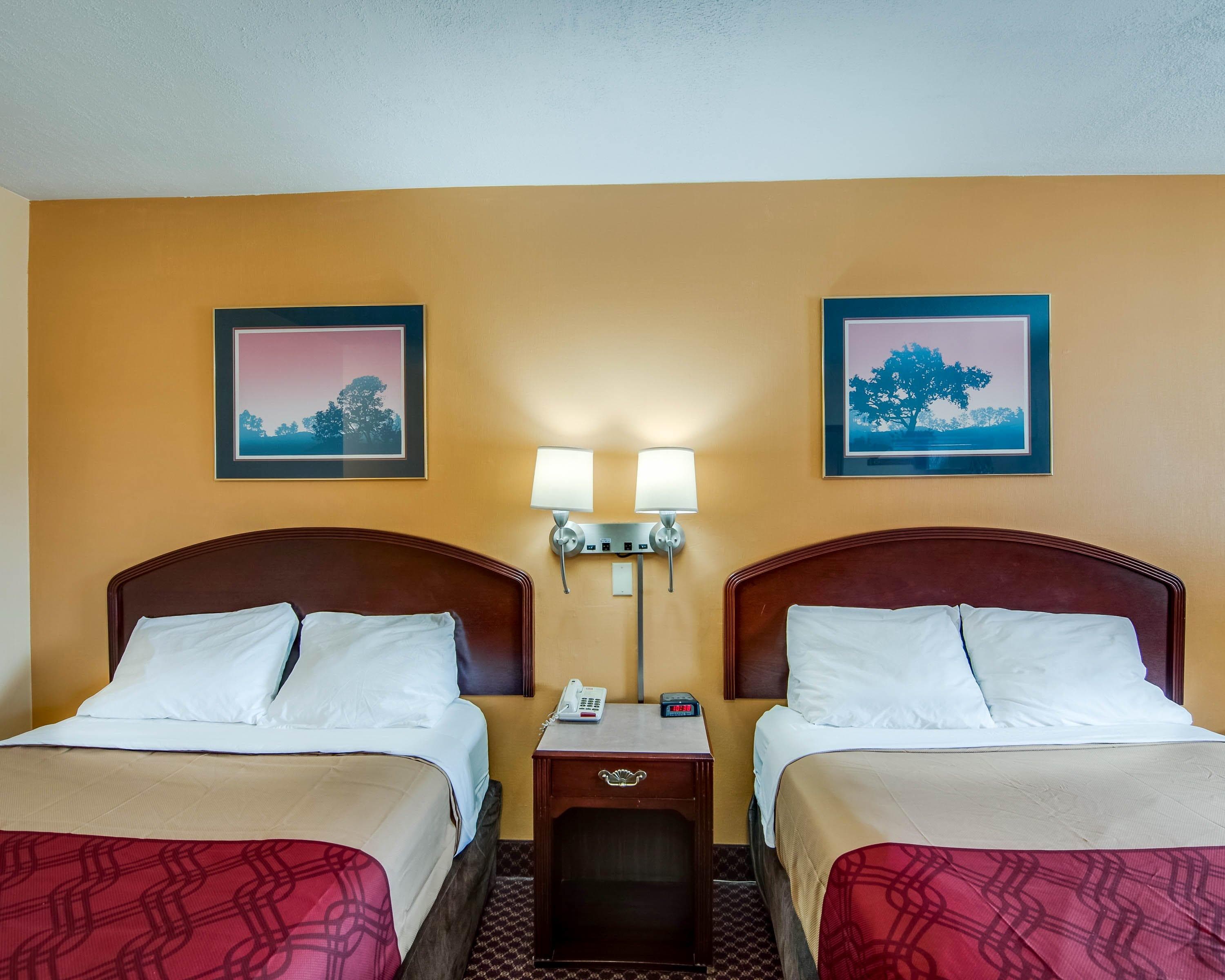 Econo Lodge Near Bluefield College - Image 5