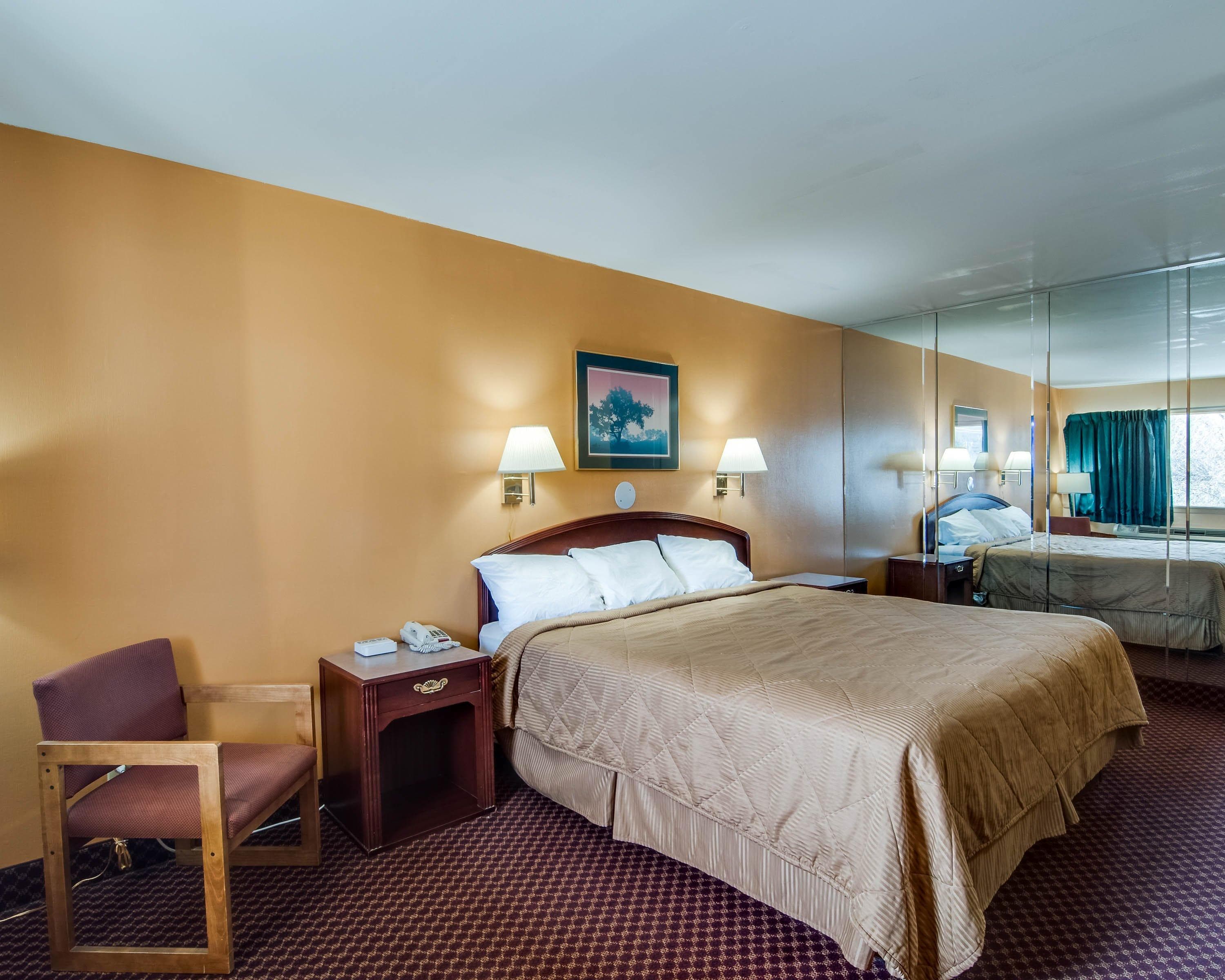 Econo Lodge Near Bluefield College — 6