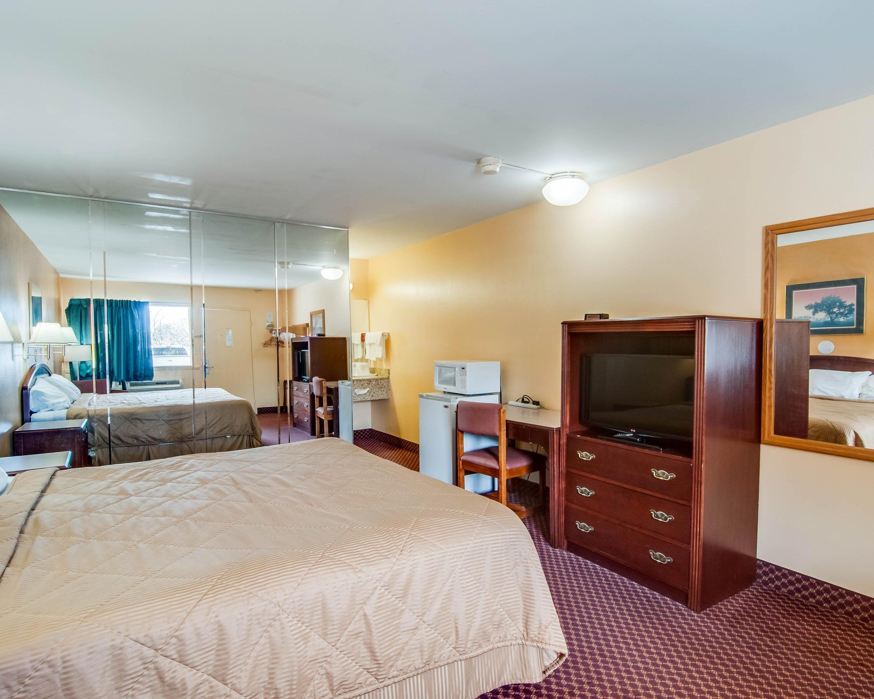 Econo Lodge Near Bluefield College — 7