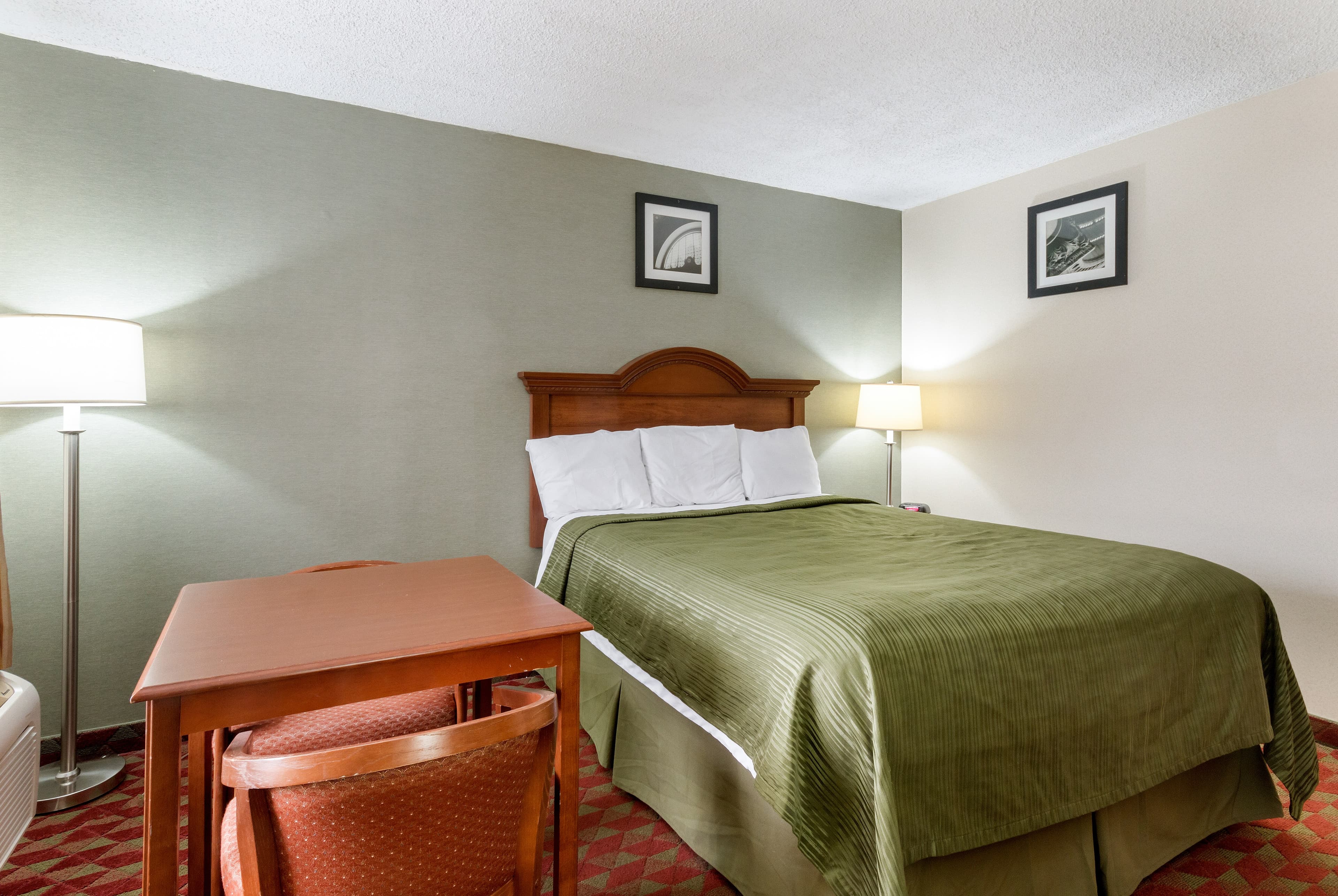 Econo Lodge Huntington - Barboursville University Area - Image 2
