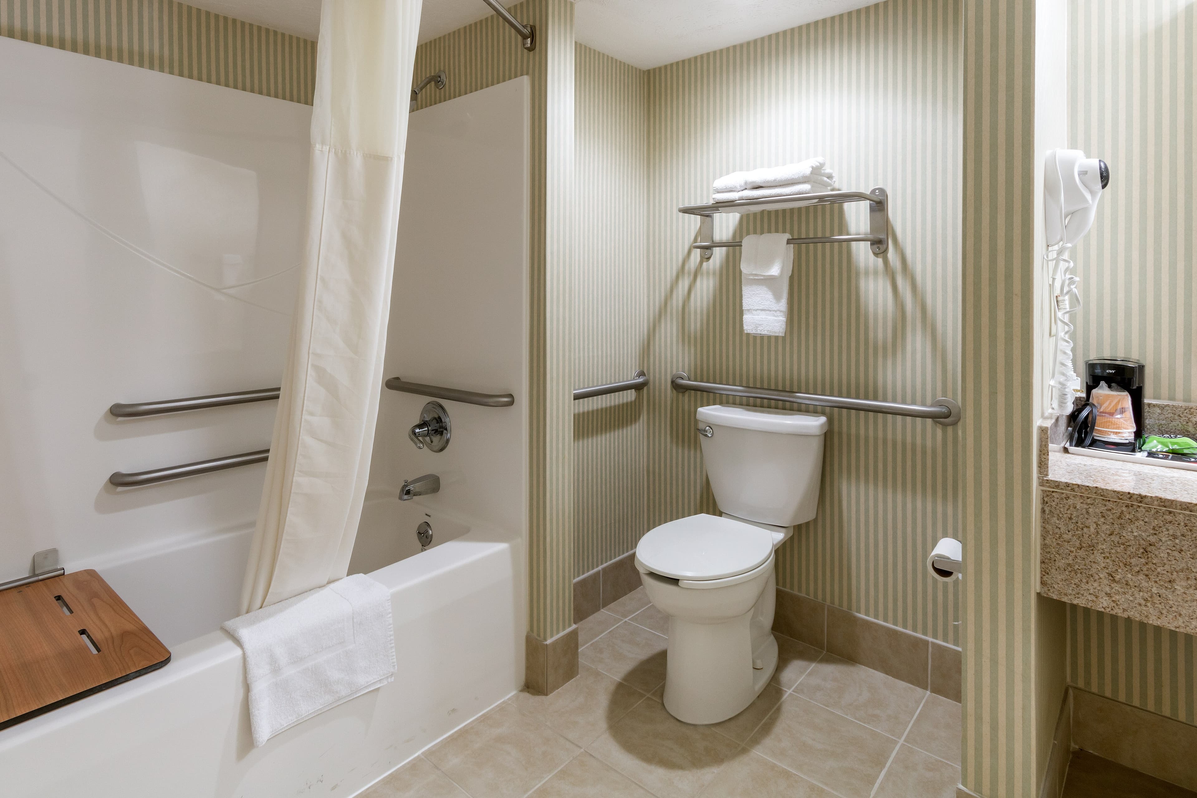 Econo Lodge Huntington - Barboursville University Area - Image 3