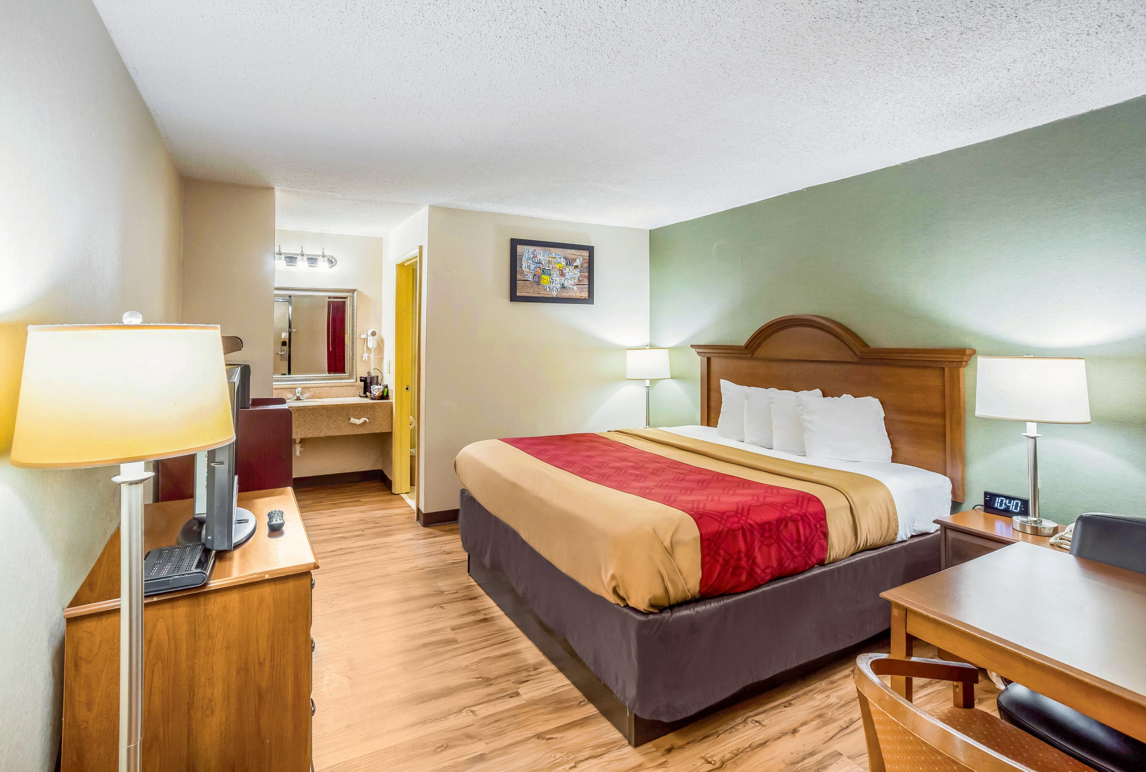 Econo Lodge Huntington - Barboursville University Area - Image 5