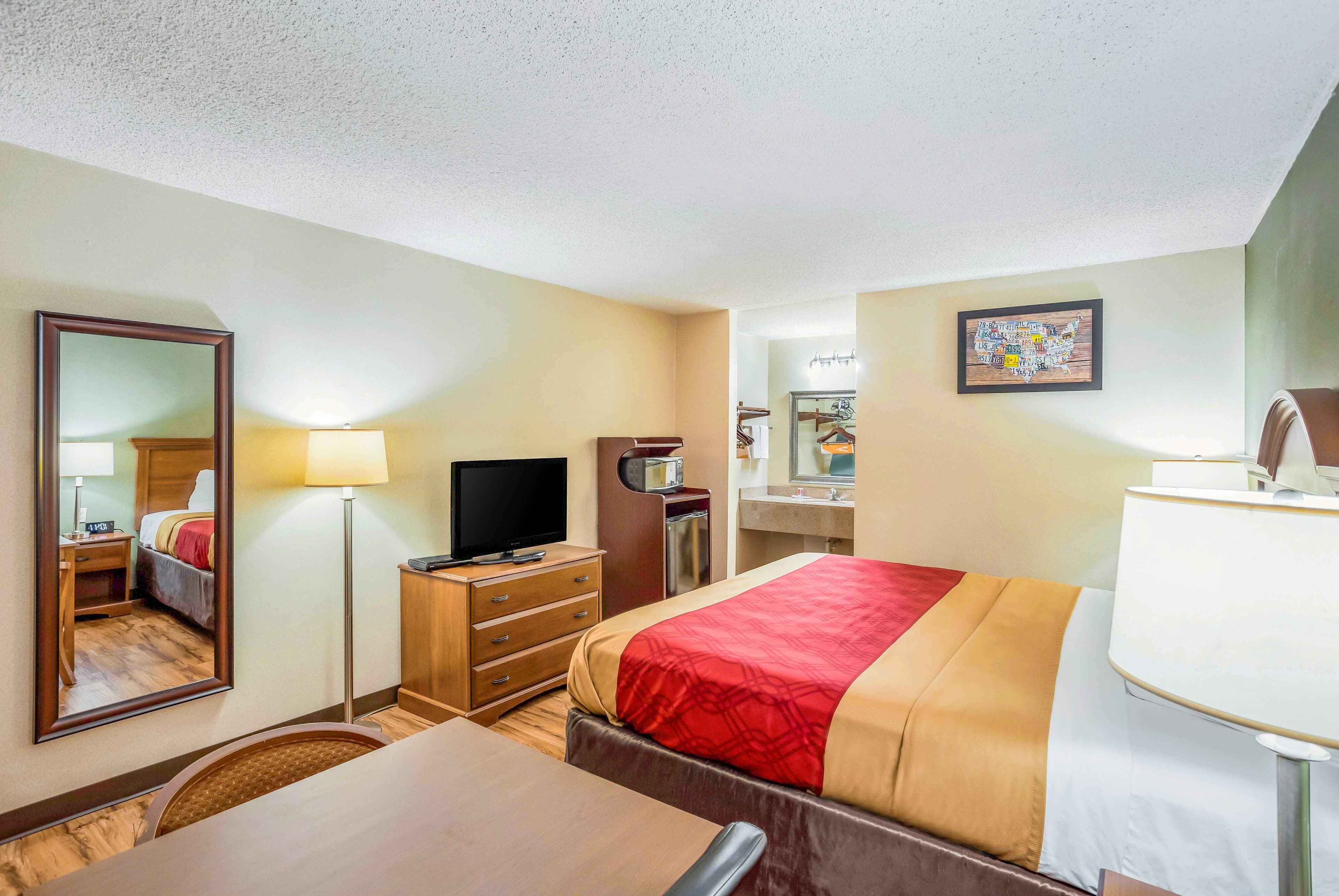 Econo Lodge Huntington - Barboursville University Area — 6