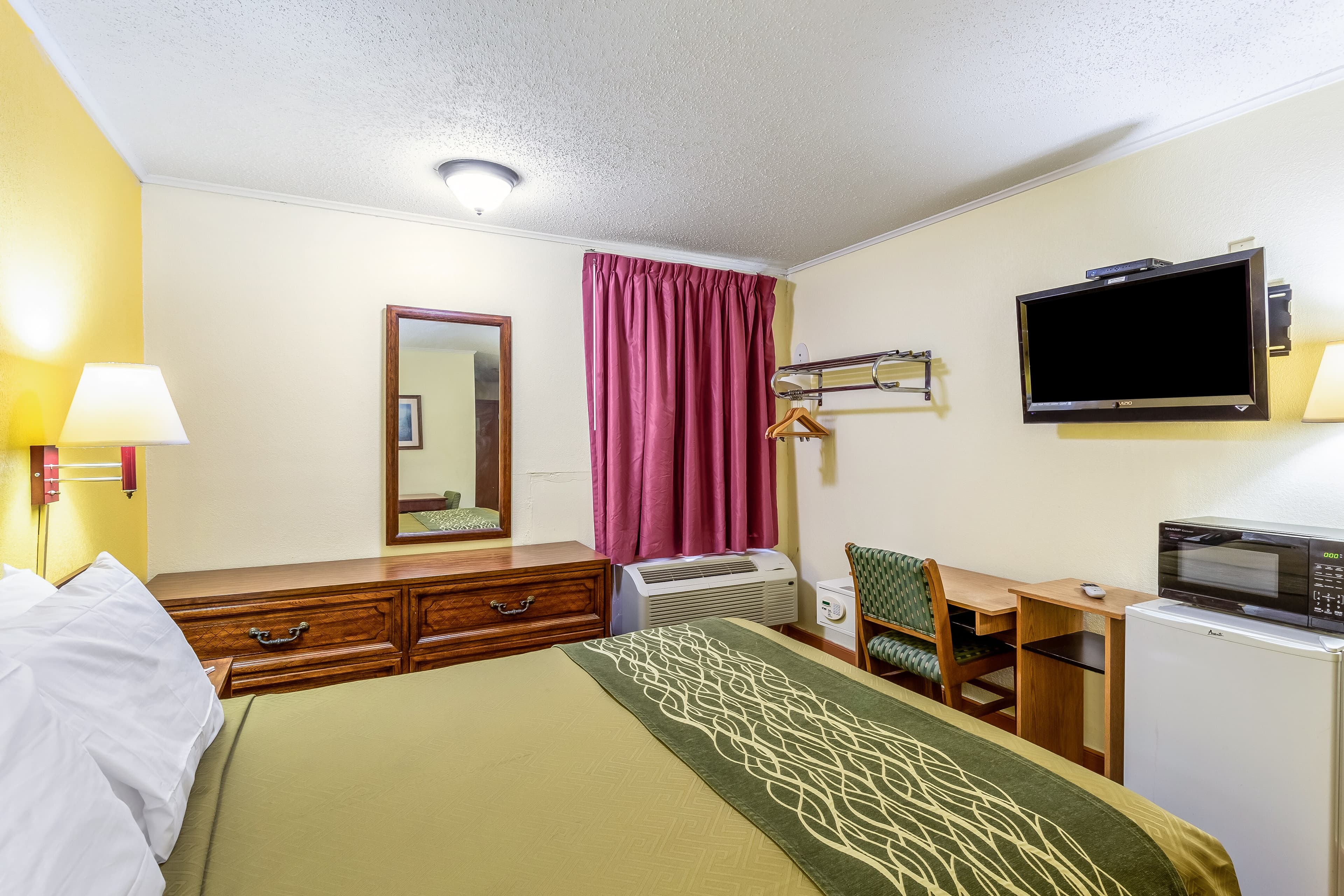 Econo Lodge Morgantown — 7