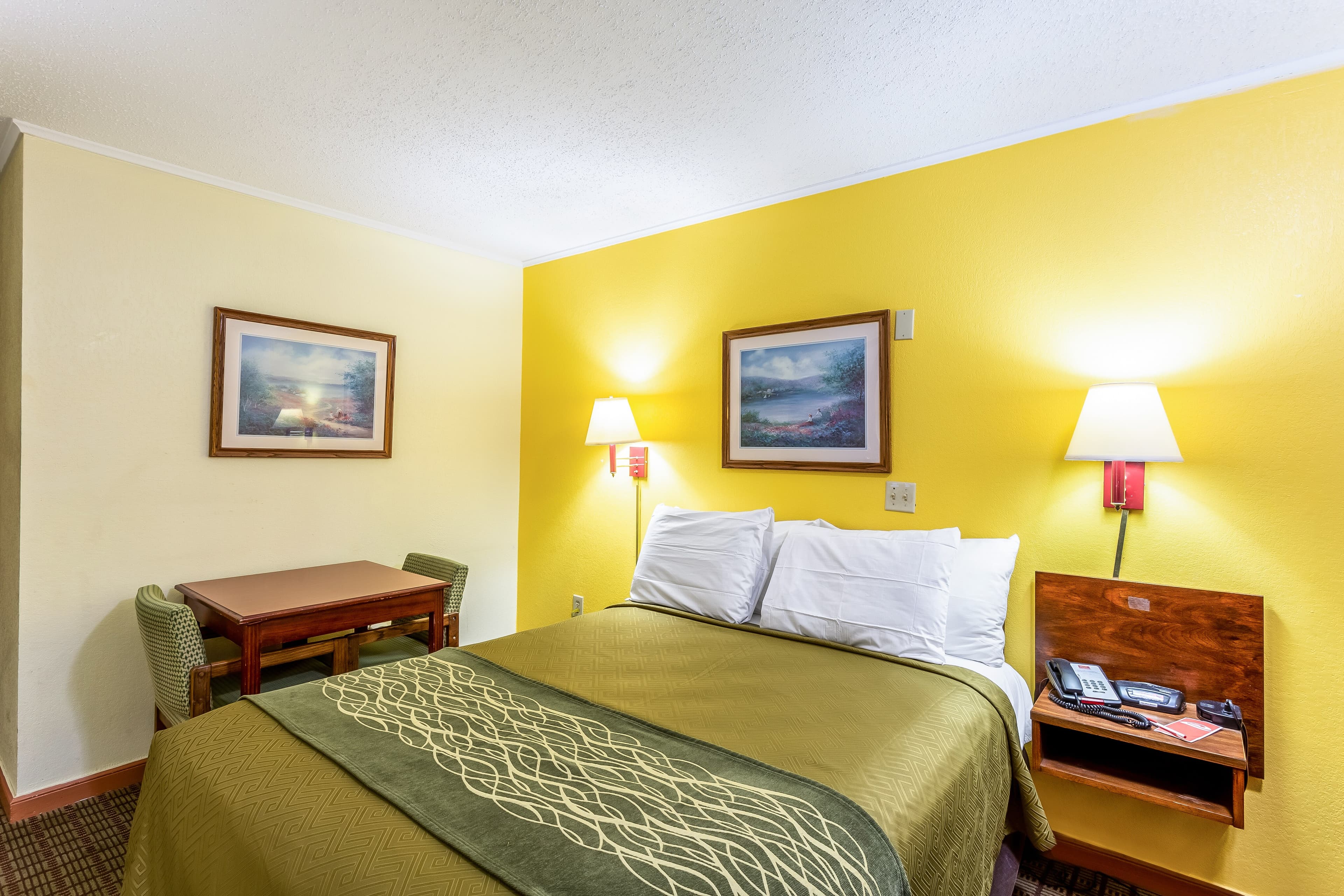 Econo Lodge Morgantown — 8