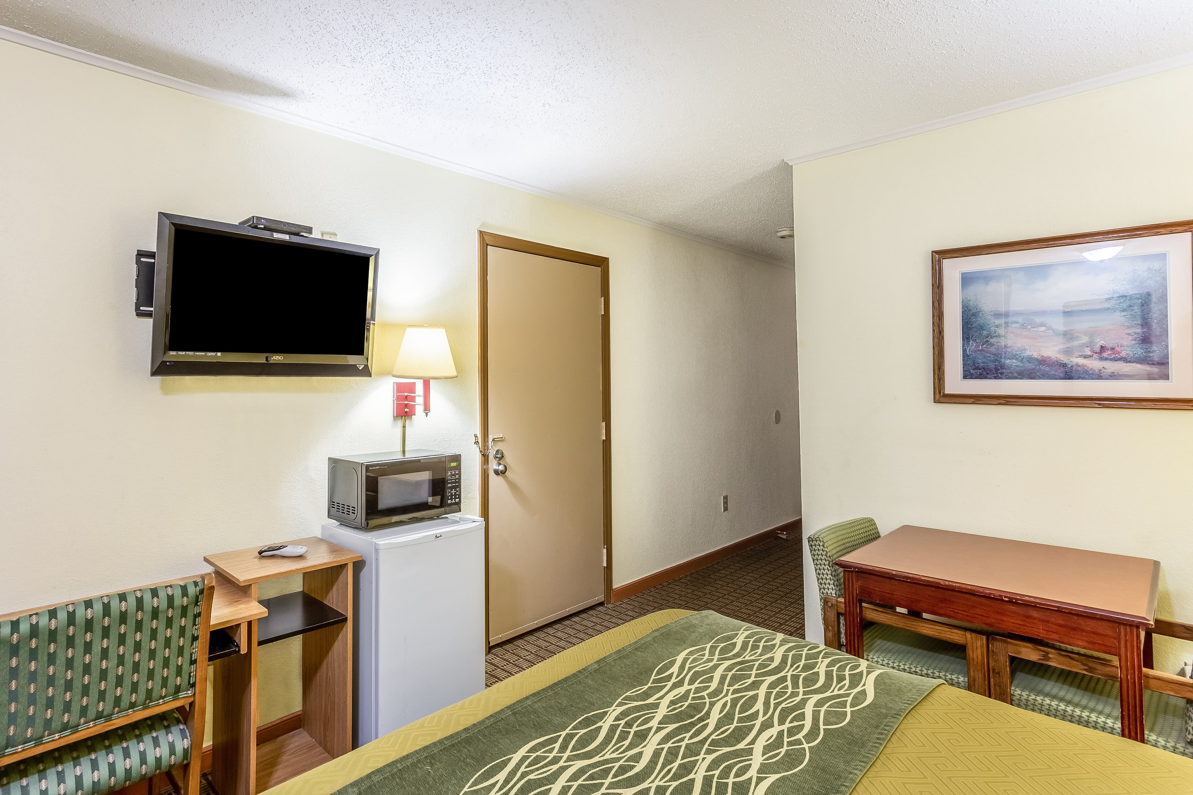Econo Lodge Morgantown — 9