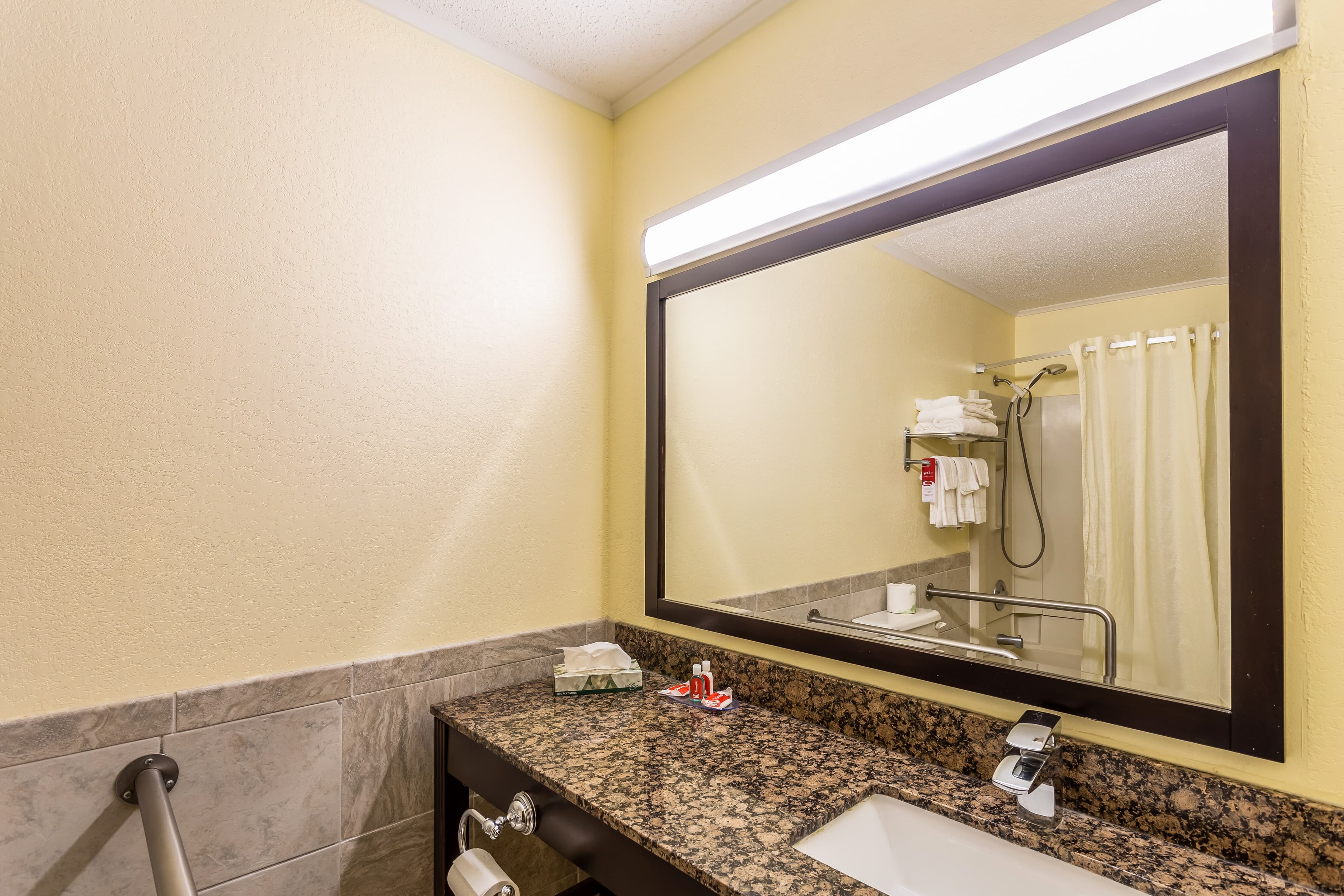Econo Lodge Morgantown — 10