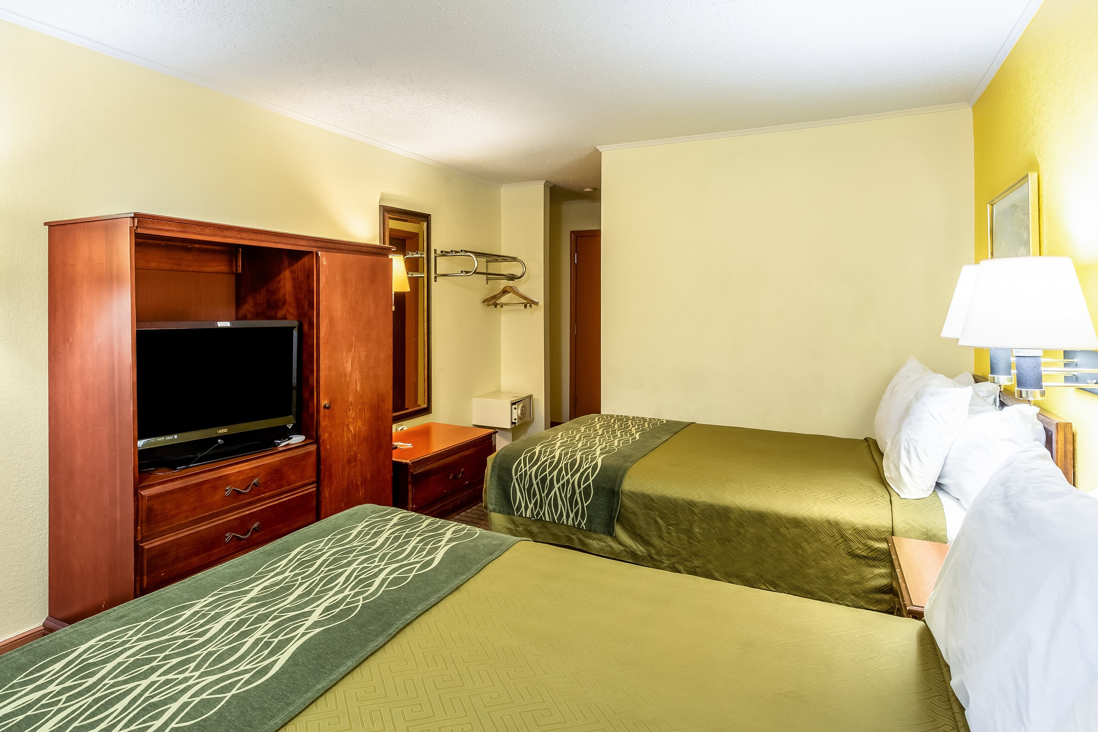 Econo Lodge Morgantown — 13