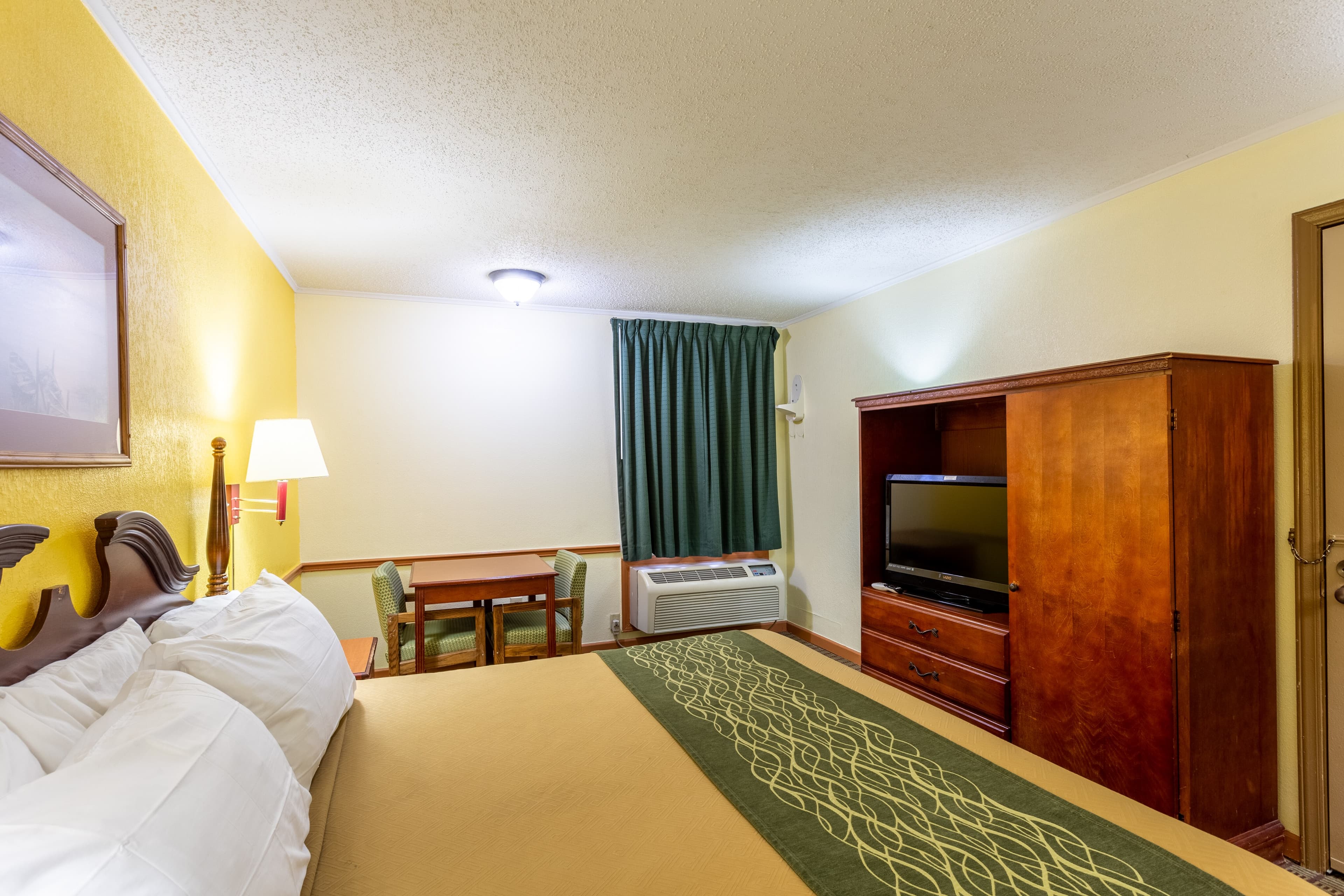 Econo Lodge Morgantown — 15