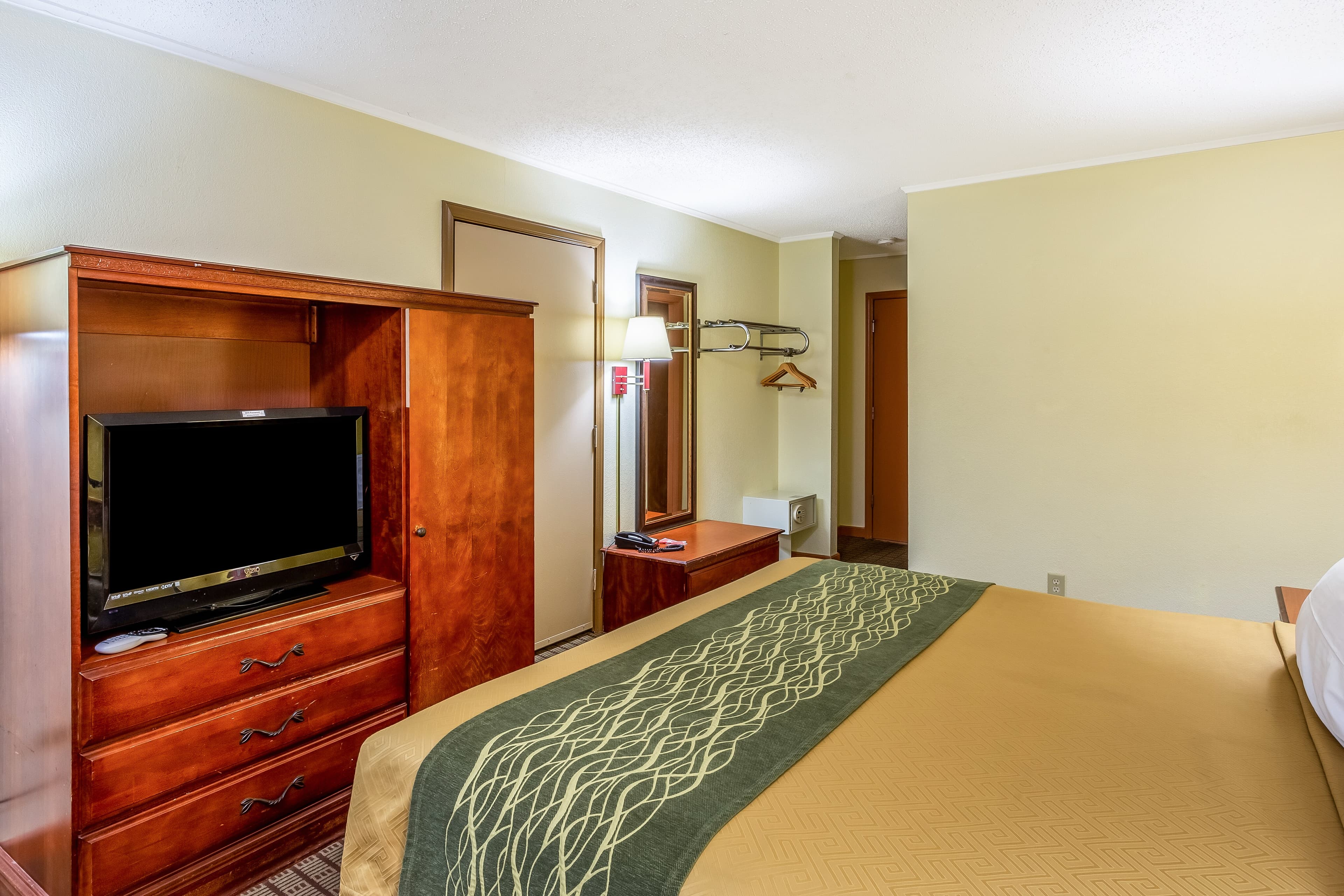 Econo Lodge Morgantown — 16