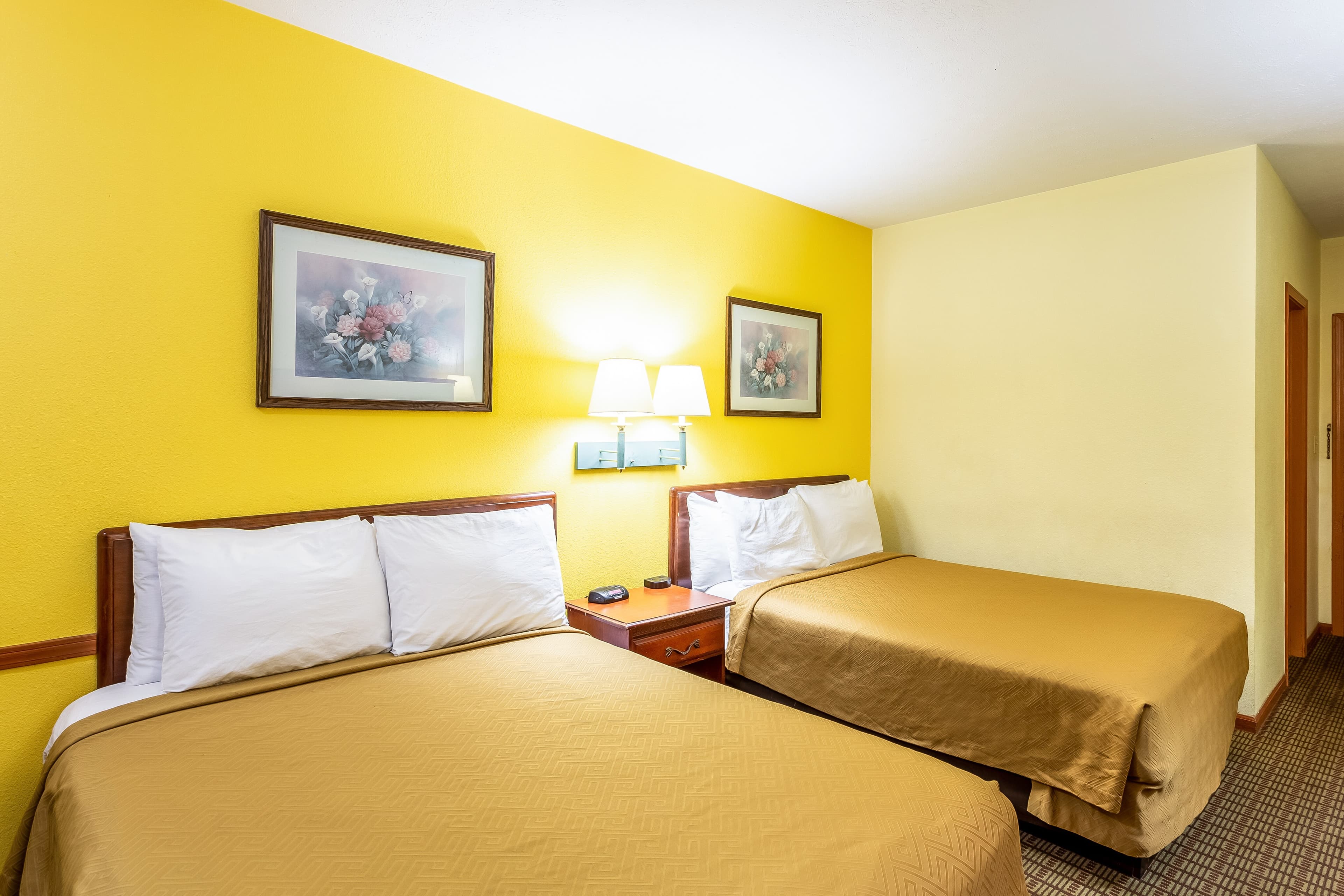 Econo Lodge Morgantown - Image 2