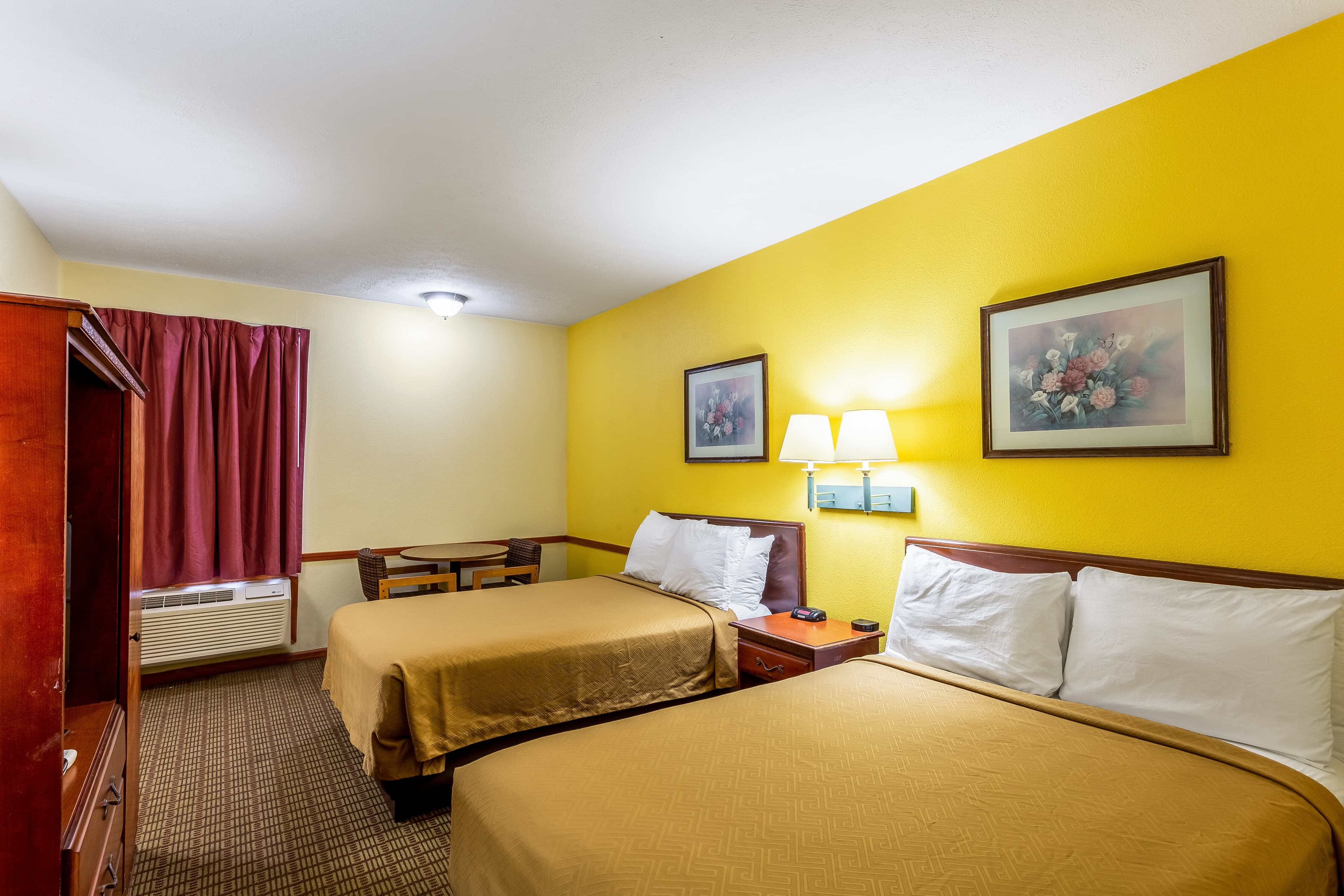 Econo Lodge Morgantown - Image 4