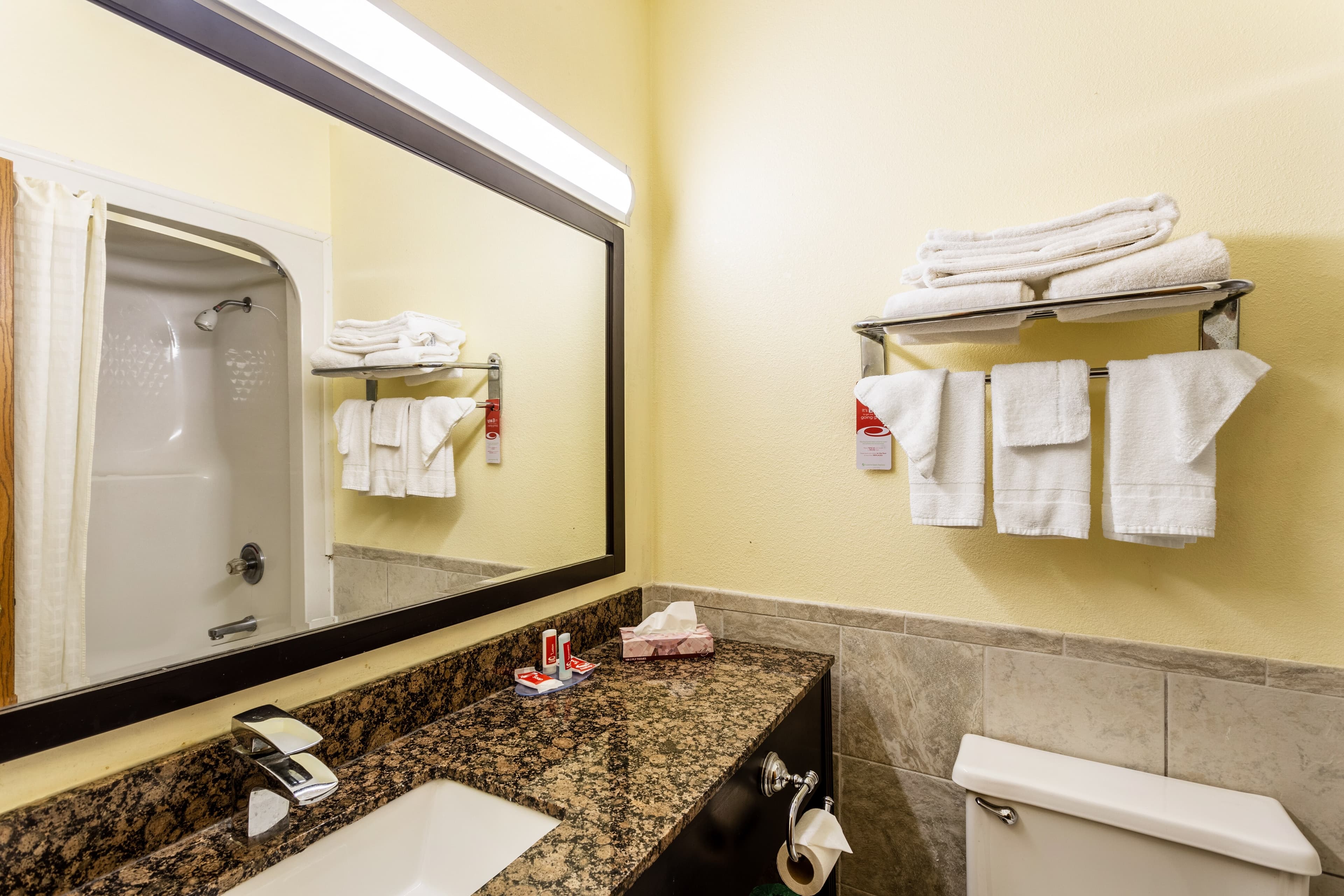 Econo Lodge Morgantown - Image 5