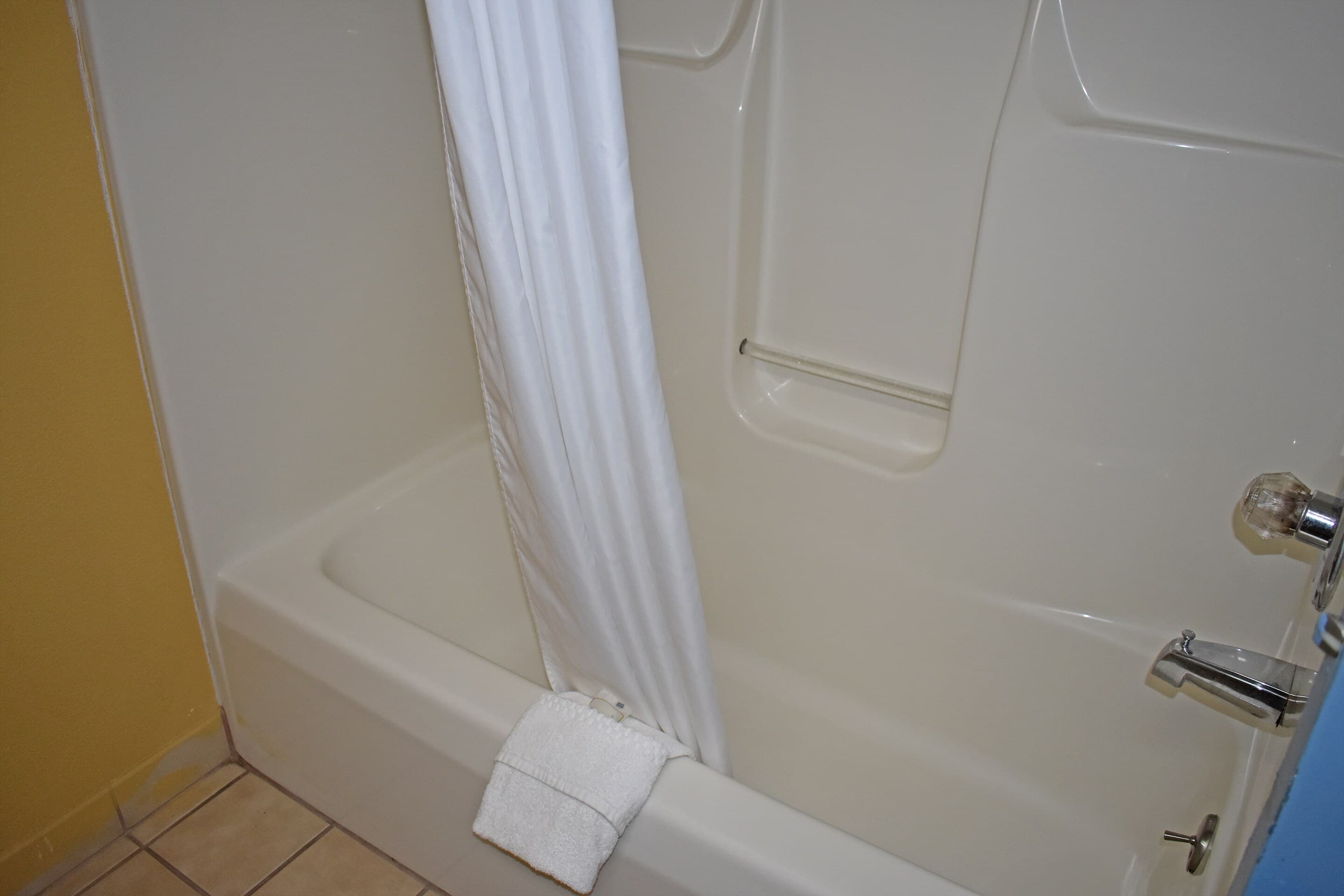 Quality Inn & Suites Kearneysville - Martinsburg - Image 2
