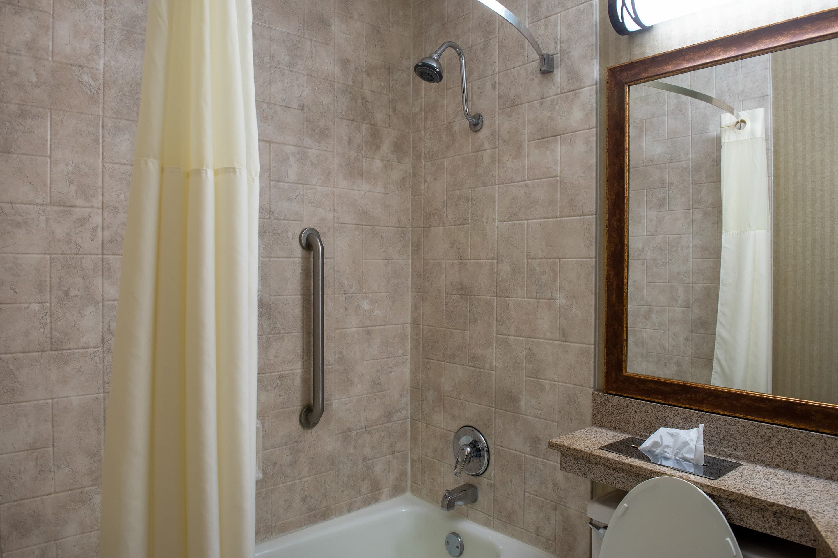 Quality Inn Beckley - Image 2