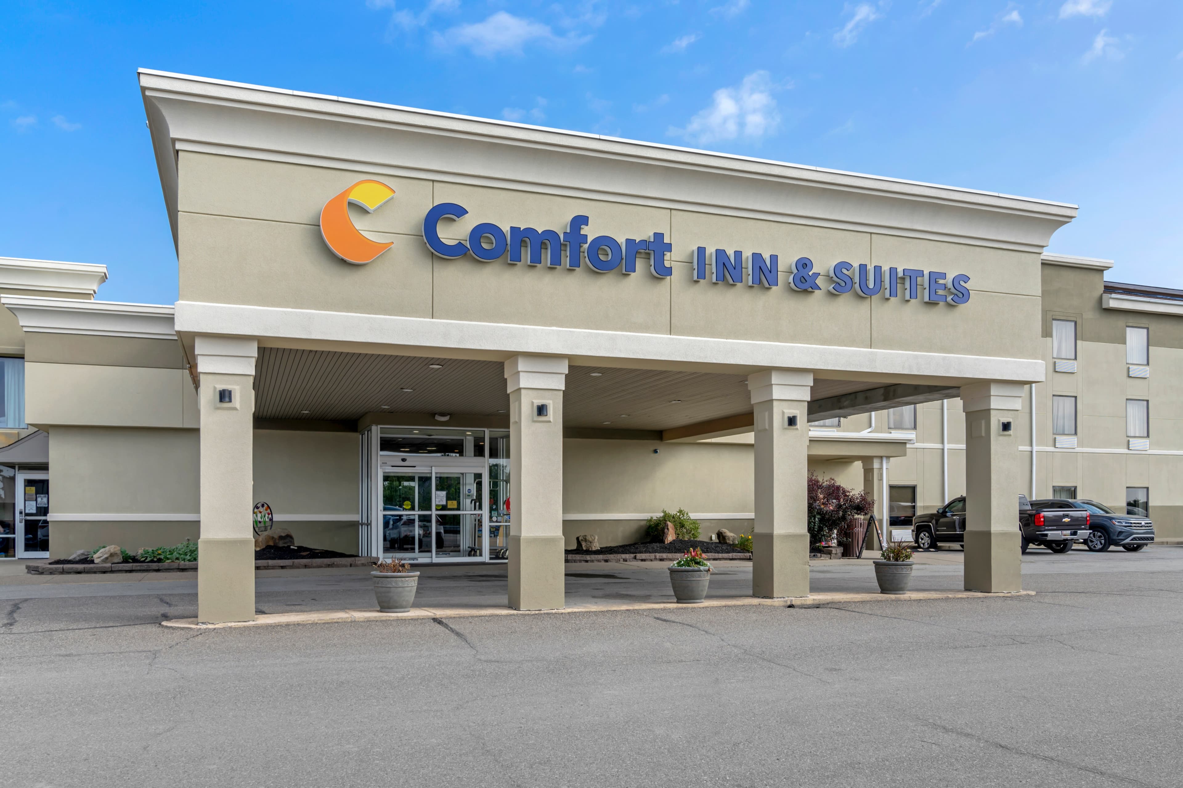 Comfort Inn & Suites Triadelphia - Wheeling - Image 1